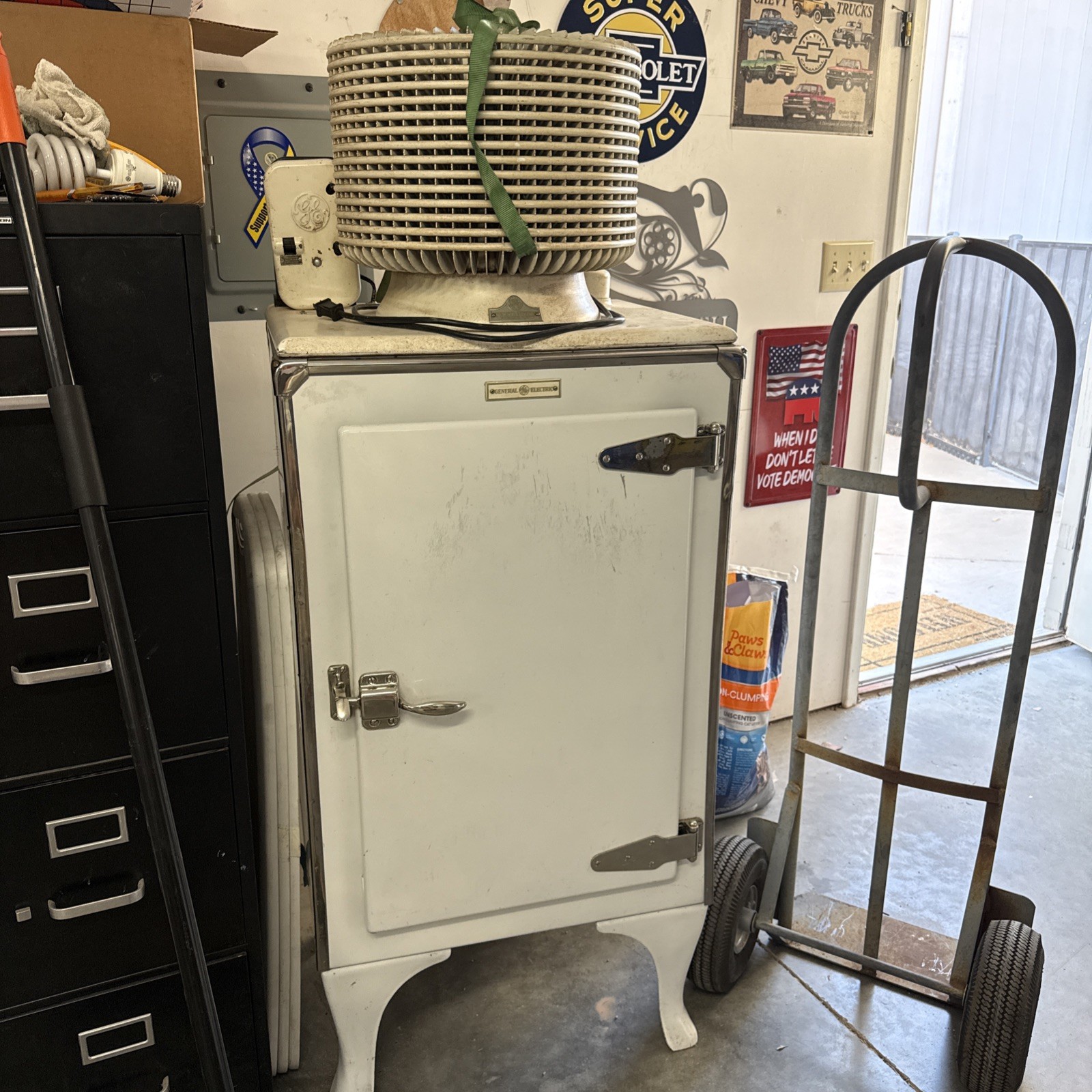 GE Monitor Top Refrigerator 1930's Clean - Needs Minor Repair