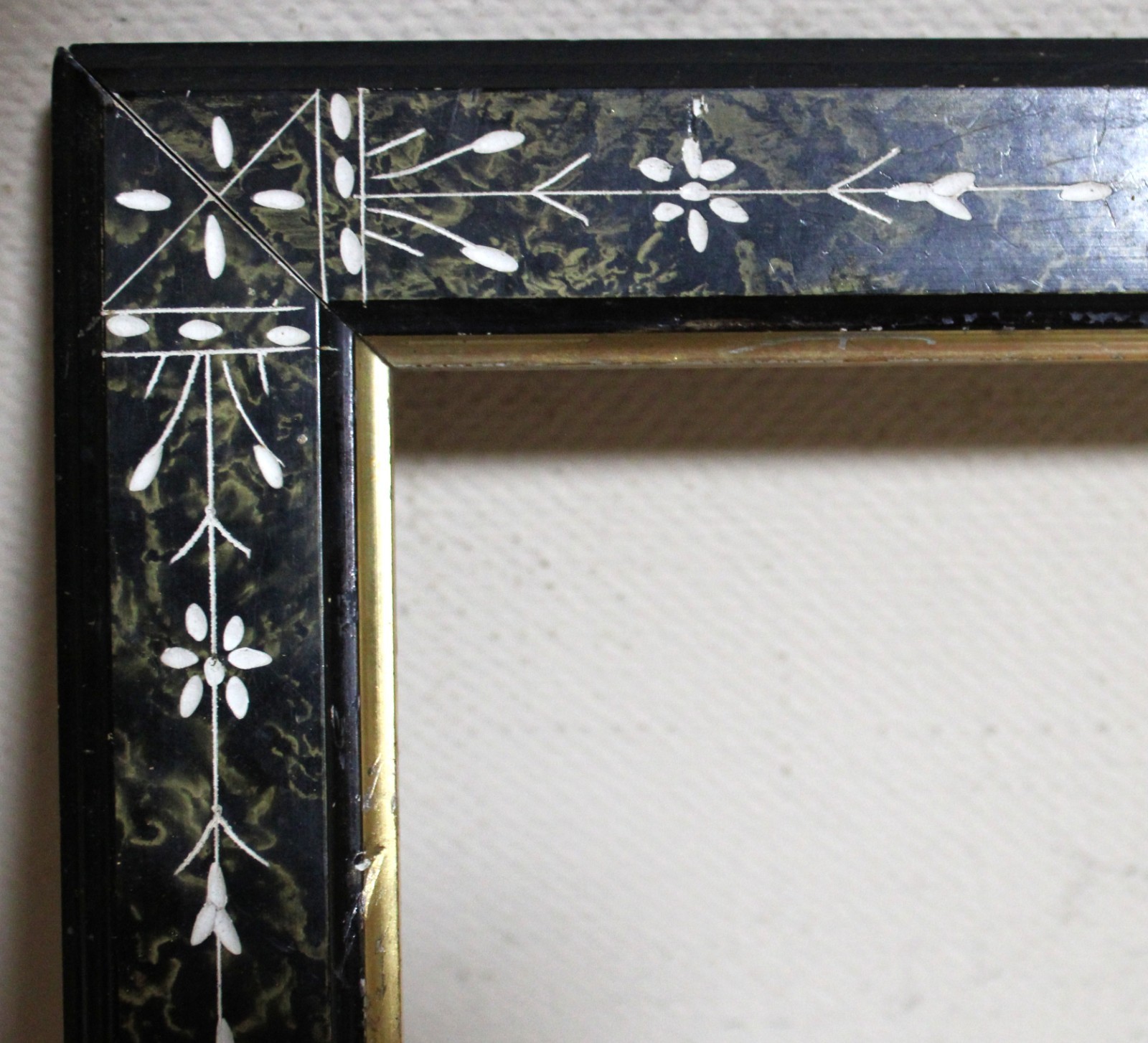 ANTIQUE FITS 8 X 10 VICTORIAN PICTURE FRAME GOLD ETCHED EASTLAKE FINE ART WOOD