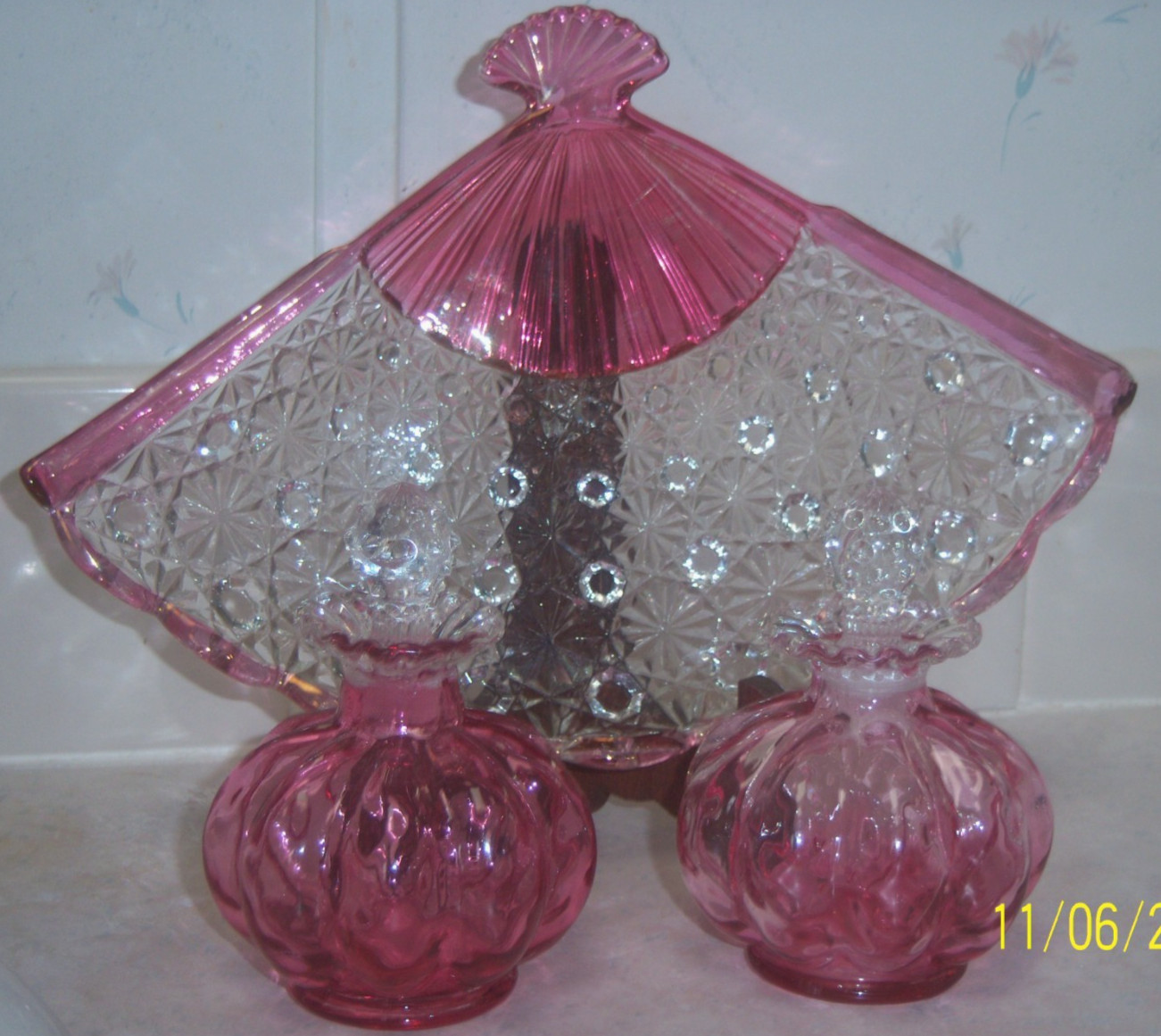 FENTON GLASS RARE PINK LOVERS 5 PIECE VANITY SET c. 1940\'s CHRISTMAS GIFT IDEA FENTON GLASS RARE PINK LOVERS 5 PIECE VANITY SET c. 1940\'s CHRISTMAS GIFT IDEA