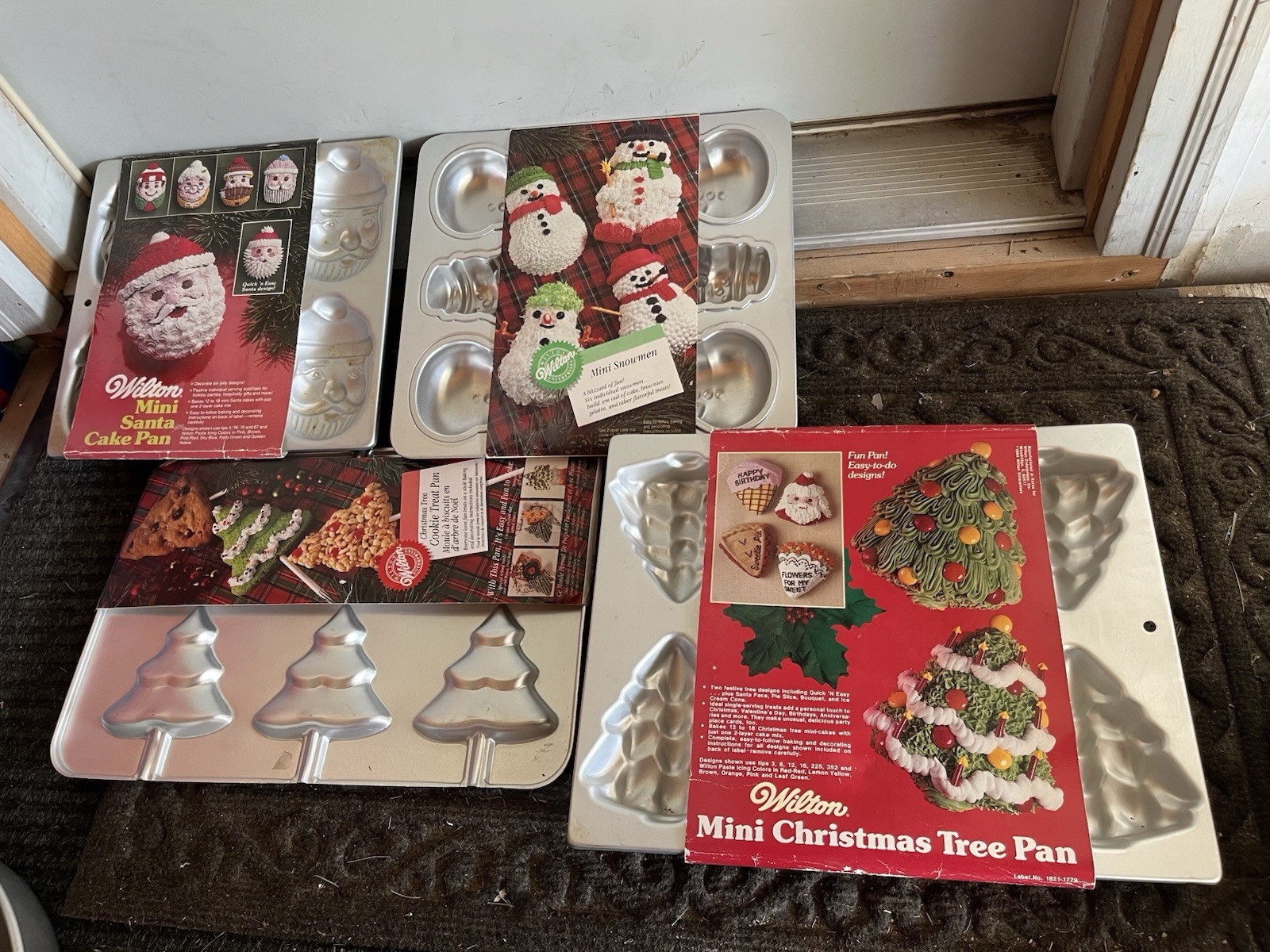 Vintage Lot 4 Wilton Christmas Baking Pans Snowmen Trees Santa Cake Molds Vintage Lot 4 Wilton Christmas Baking Pans Snowmen Trees Santa Cake Molds