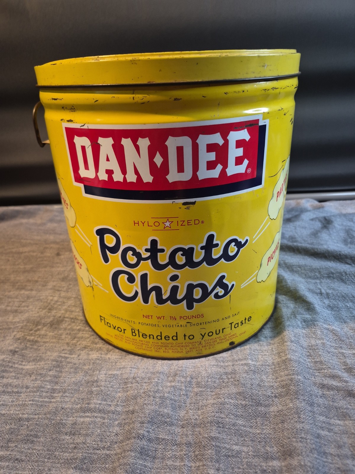 Vintage Dan-Dee Potato Chips Tin Can 1961 Cleveland Ohio Advertising Litho Nice