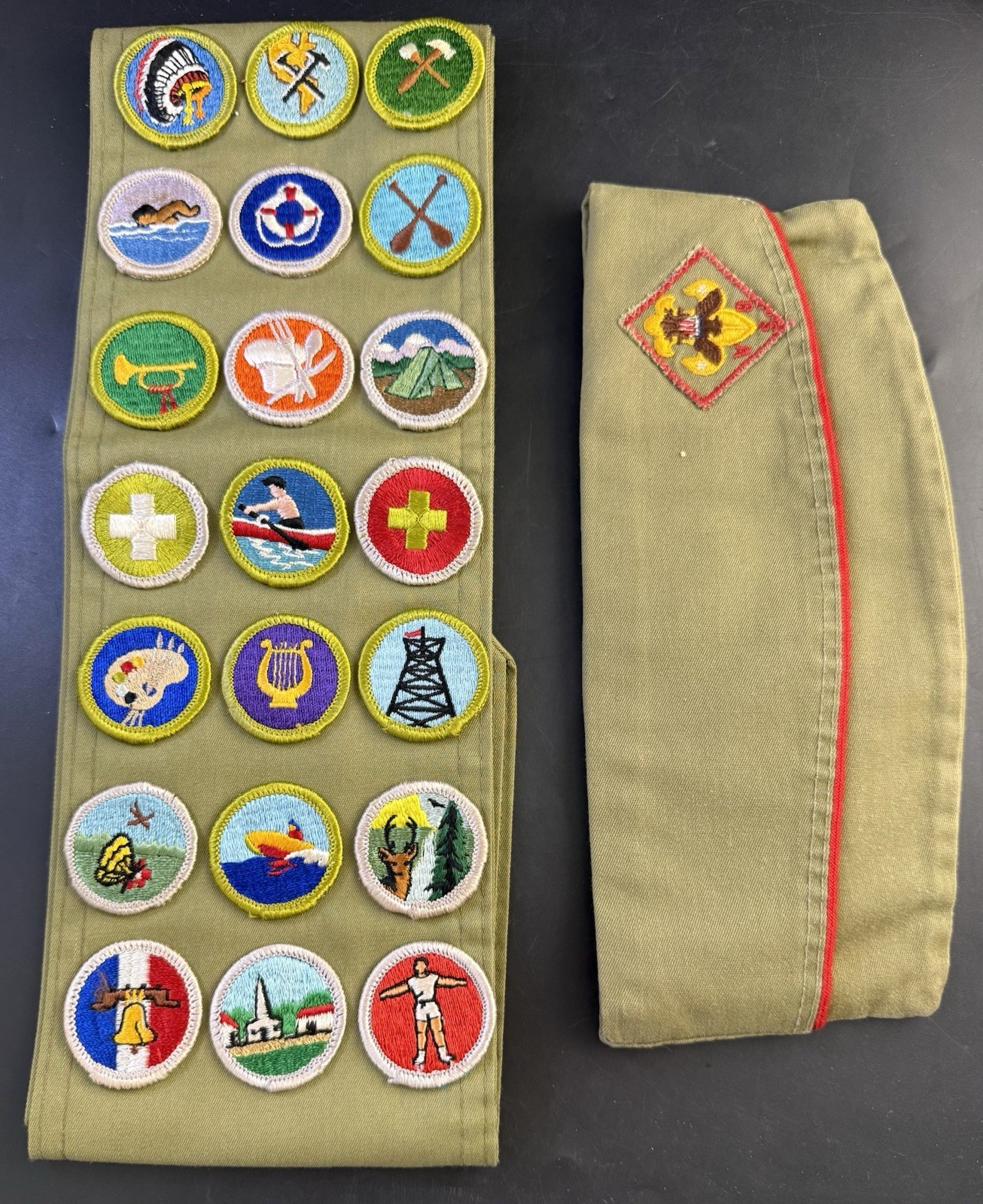 BSA Boy Scout sash with 21 merit badges & Small Cap Hat LT2 BSA Boy Scout sash with 21 merit badges & Small Cap Hat LT2