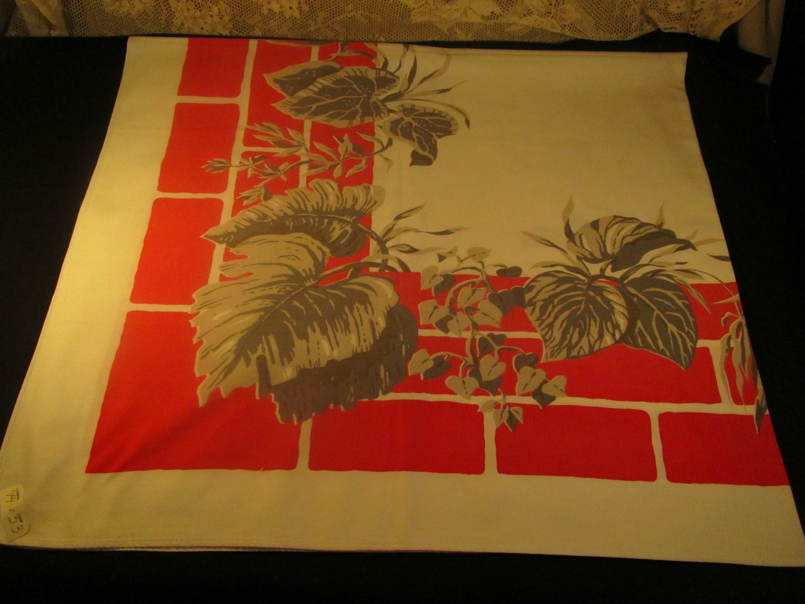 VTG. TRUE COTTON TABLECLOTH 44X52 CLEAN GREY LEAVES RED BRICK VTG. TRUE COTTON TABLECLOTH 44X52 CLEAN GREY LEAVES RED BRICK