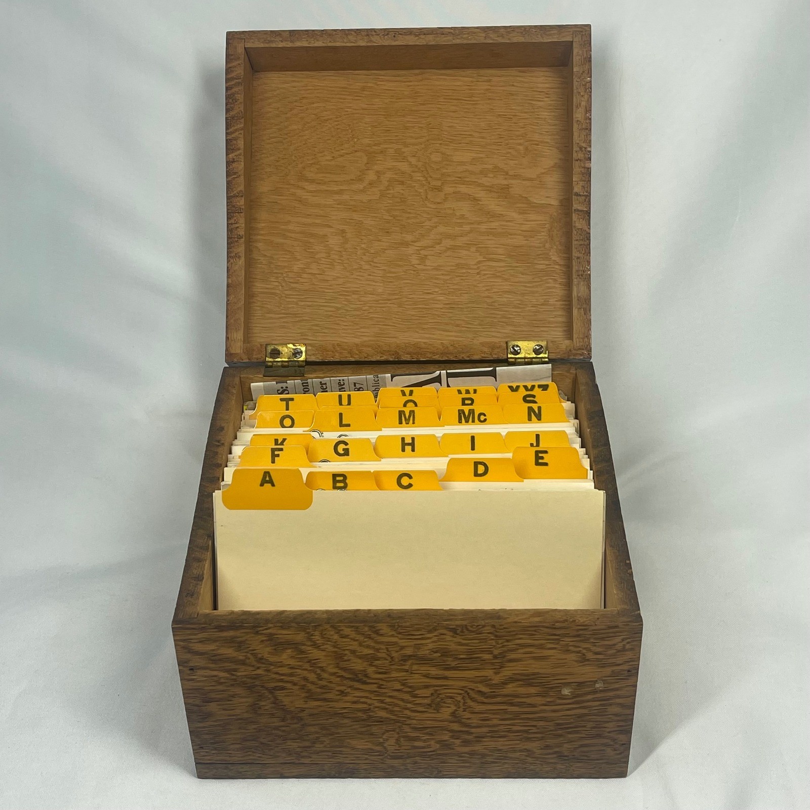 Vintage Solid Wood Recipe Box Dovetail 100+ Handwritten Cursive 4x6 Recipe Cards