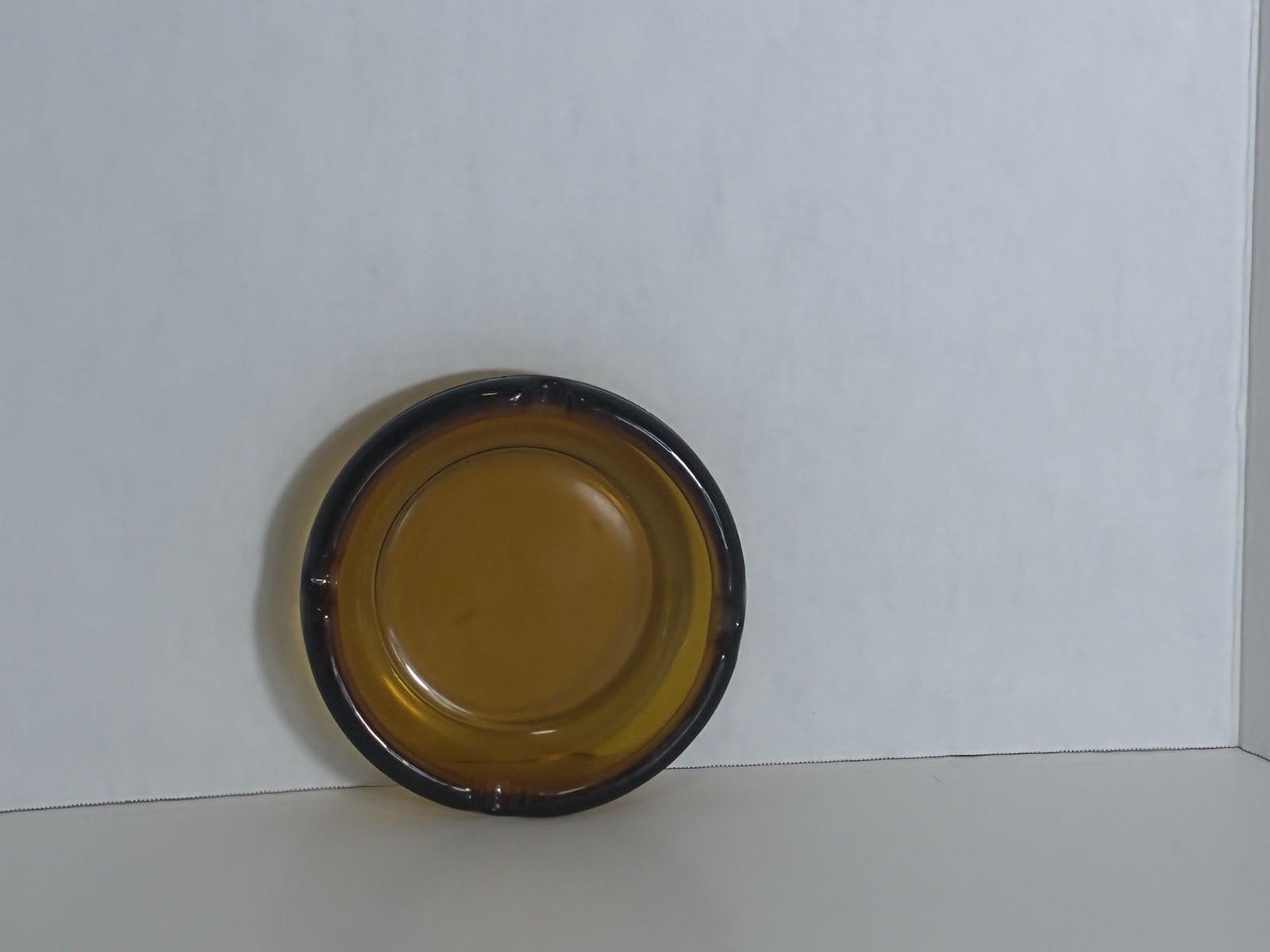 VTG MCM Large Dark Amber Glass Round Cigar/Cigarette Ashtray 8\