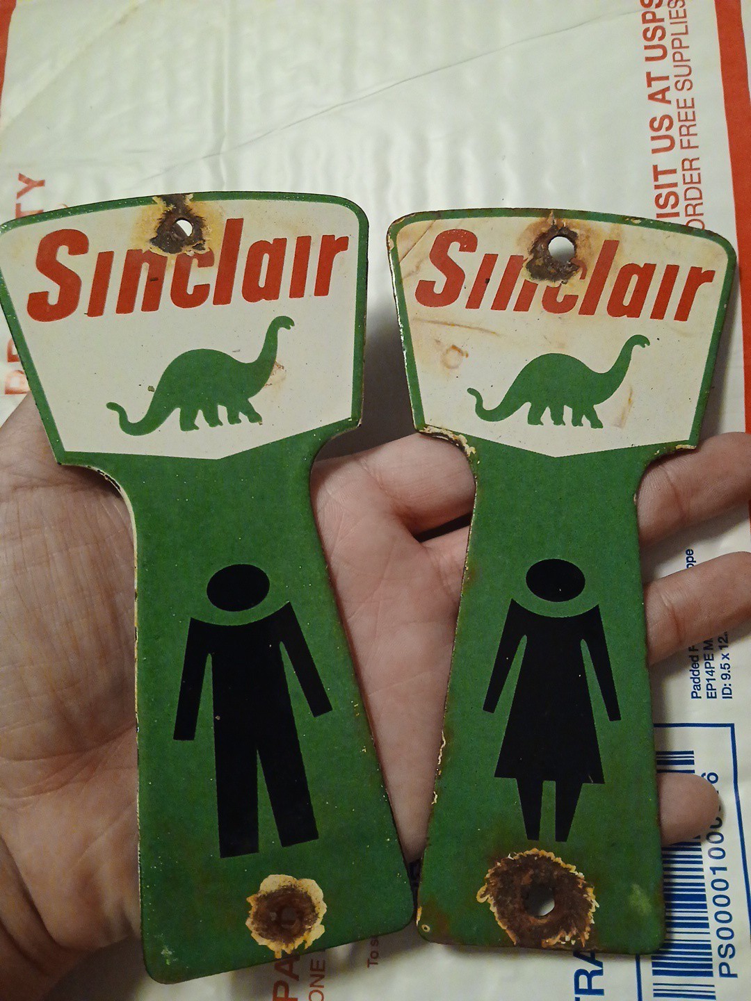 RARE VTG SINCLAIR PORCELAIN SIGNS GAS STATION RESTROOM KEY FOBS MENS LADIES 