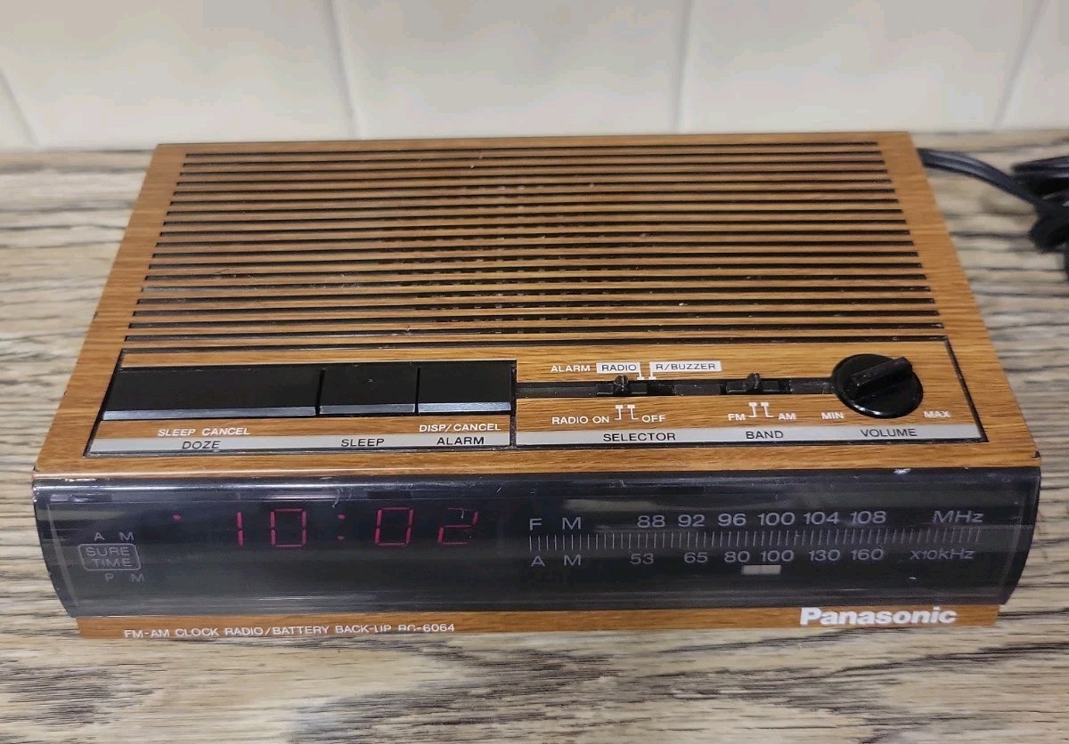 Vintage Panasonic RC-6064 AM/FM Clock Radio w/Alarm 