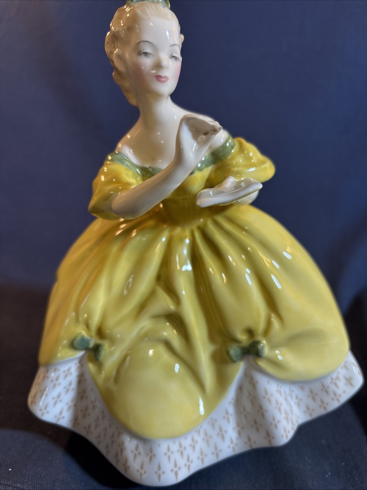 Vintage Royal Doulton The Last Waltz Figurene HN2315 Excellent Condition 