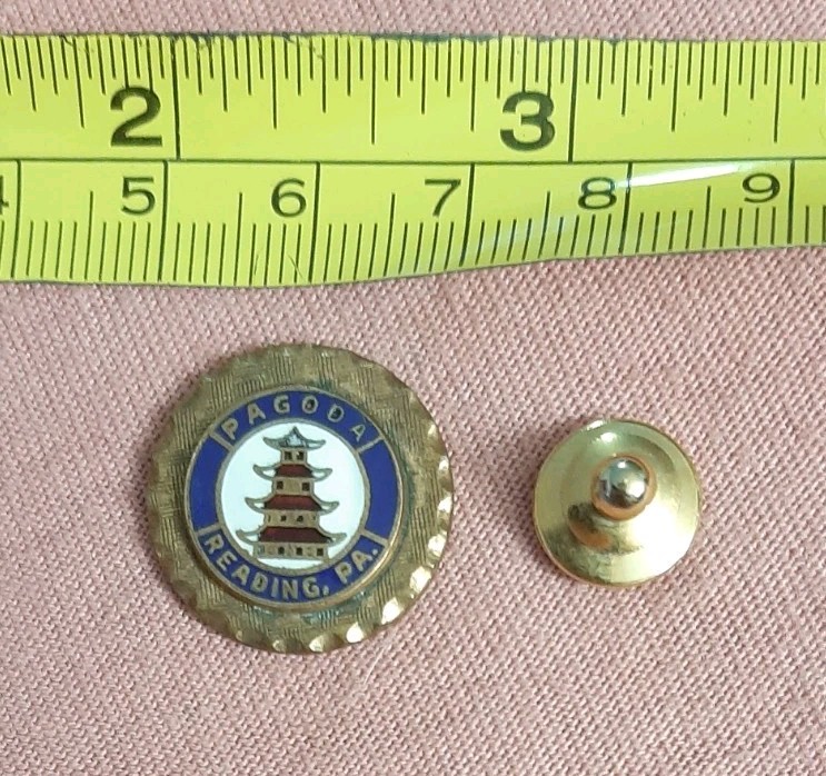 Vintage Reading Pagoda Pennsylvania Travel Souvenir Lapel Pin
