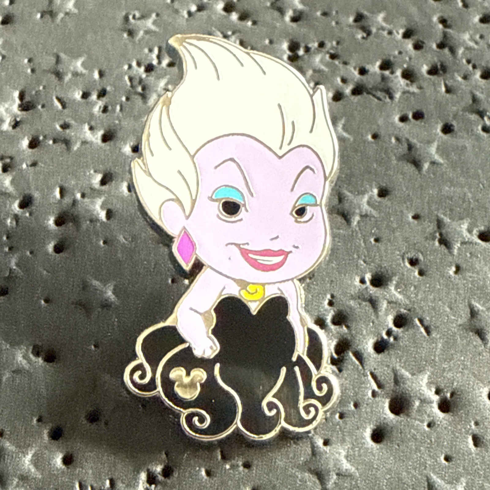 2024 WDW Walt Disney Hidden Mickey Mystery Pin Trading Villains- Ursula