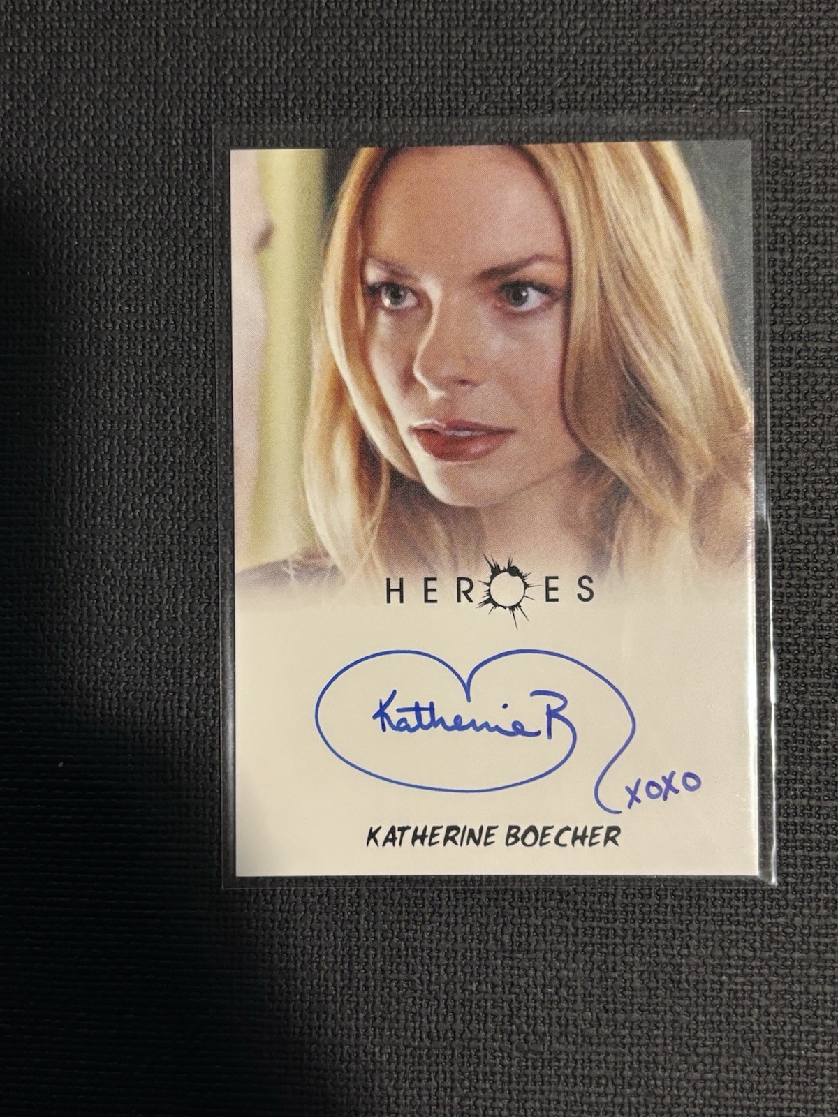 2010 RITTENHOUSE HEROES KATHERINE BOECHER AS ALENA ON CARD AUTO 2010 RITTENHOUSE HEROES KATHERINE BOECHER AS ALENA ON CARD AUTO