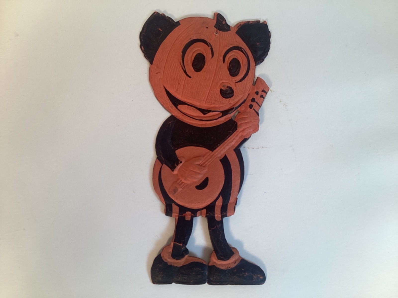 VINTAGE HALLOWEEN GERMAN “MICKEY” PLAYING BANJO EMBOSSED DIE CUT ANTIQUE VINTAGE HALLOWEEN GERMAN “MICKEY” PLAYING BANJO EMBOSSED DIE CUT ANTIQUE
