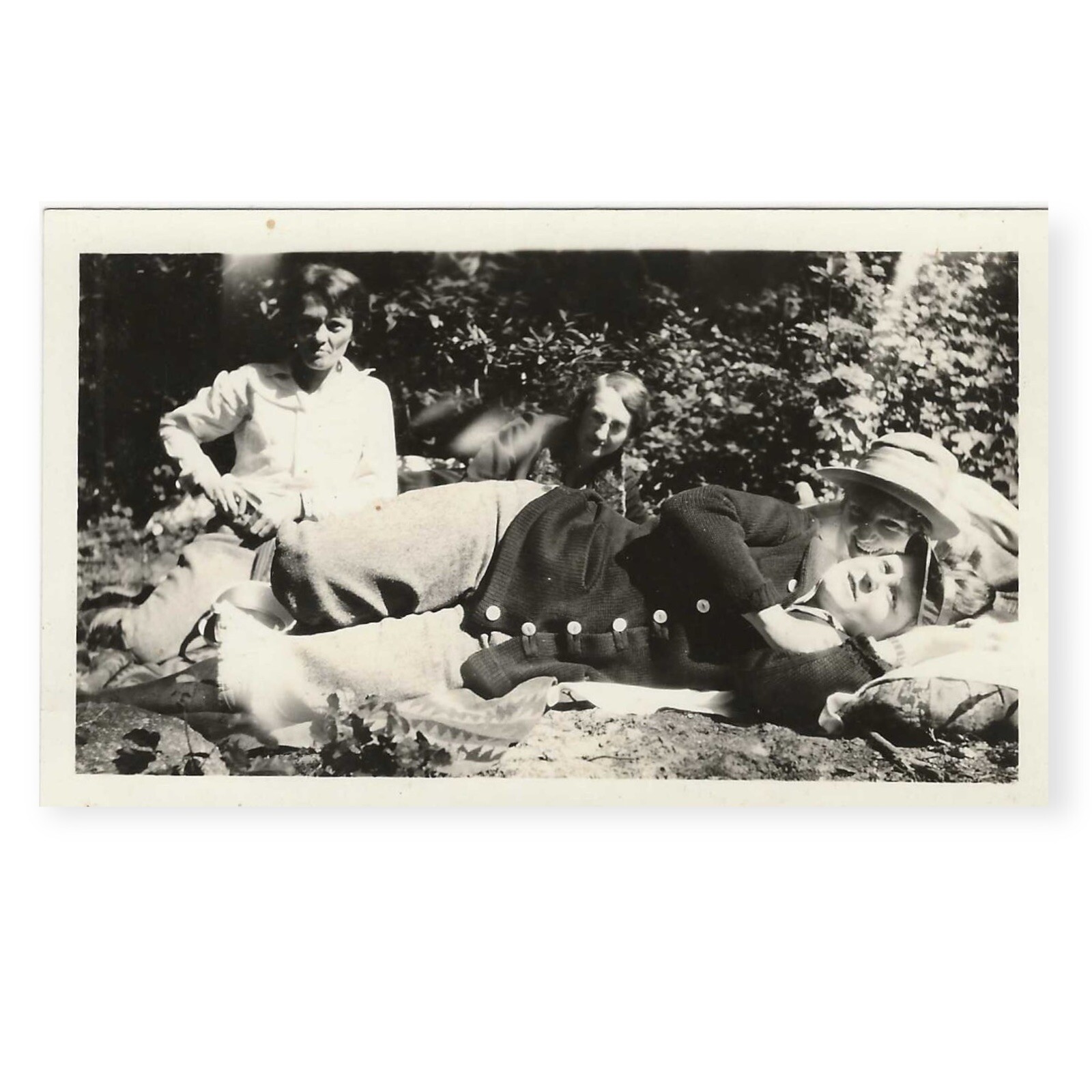 1920s Men Women Lying Down Outside Picnic Vintage Vernacular Snapshot Photo 1920s Men Women Lying Down Outside Picnic Vintage Vernacular Snapshot Photo