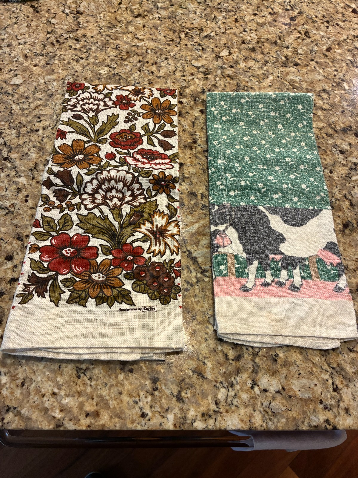 NOS PAIR VINTAGE KAY DEE HAND PRINTED KITCHEN TOWEL MILK COWS IN A MEADOW NOS PAIR VINTAGE KAY DEE HAND PRINTED KITCHEN TOWEL MILK COWS IN A MEADOW