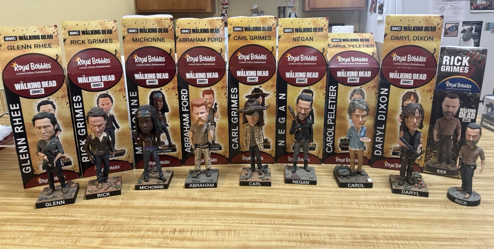 The Walking Dead Royal FULL SET OF 8 Bobbles Bobbleheads AMC