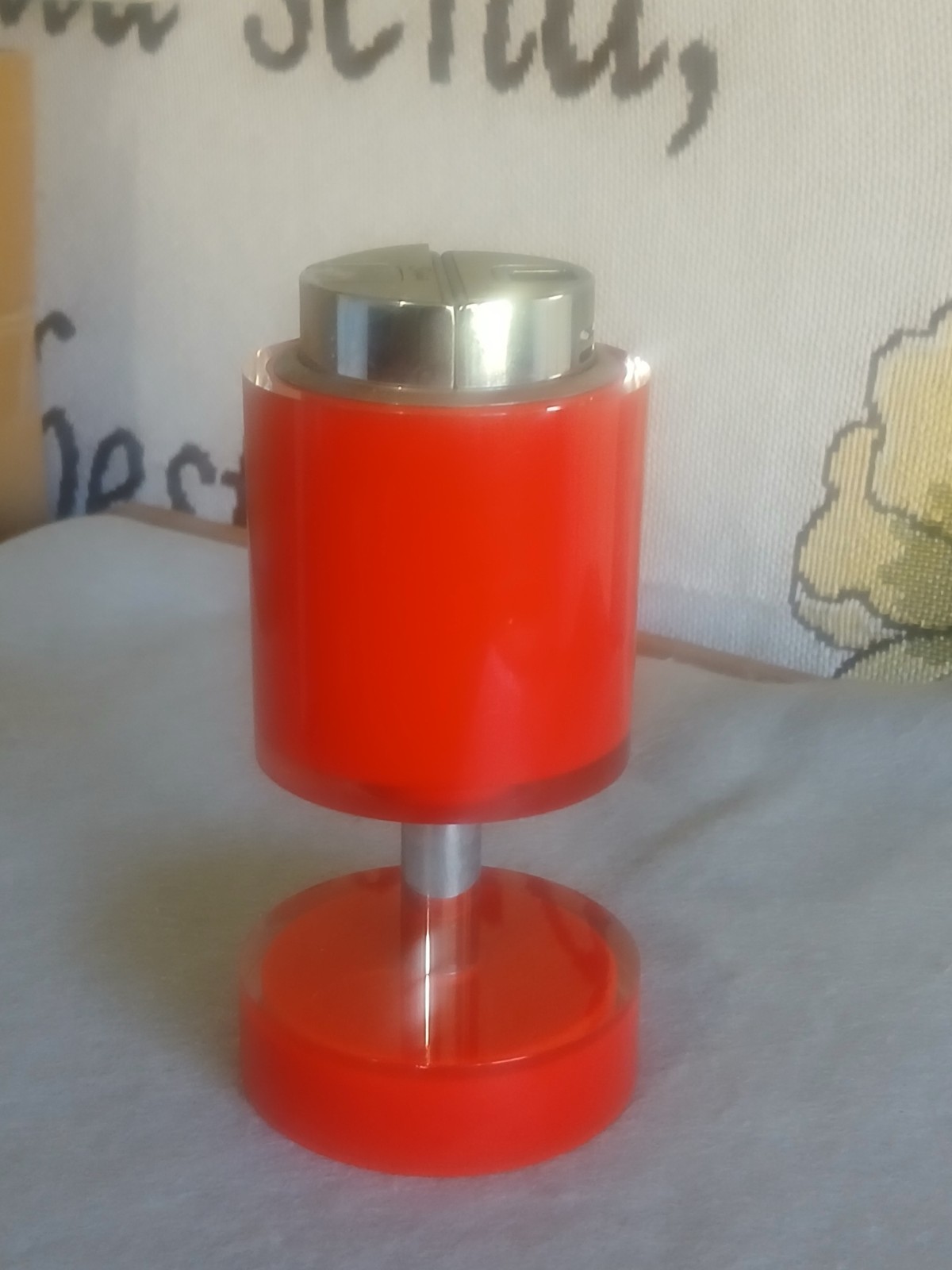 VINTAGE SCRIPTO LIGHTER 1960 OR 1970 RED  TABLE LIGHTER MADE IN JAPAN