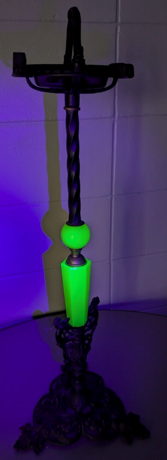 Vintage Art Deco Houze Houzex Glass ASHTRAY STAND GLOWS Jadeite Cast Iron Glow Vintage Art Deco Houze Houzex Glass ASHTRAY STAND GLOWS Jadeite Cast Iron Glow