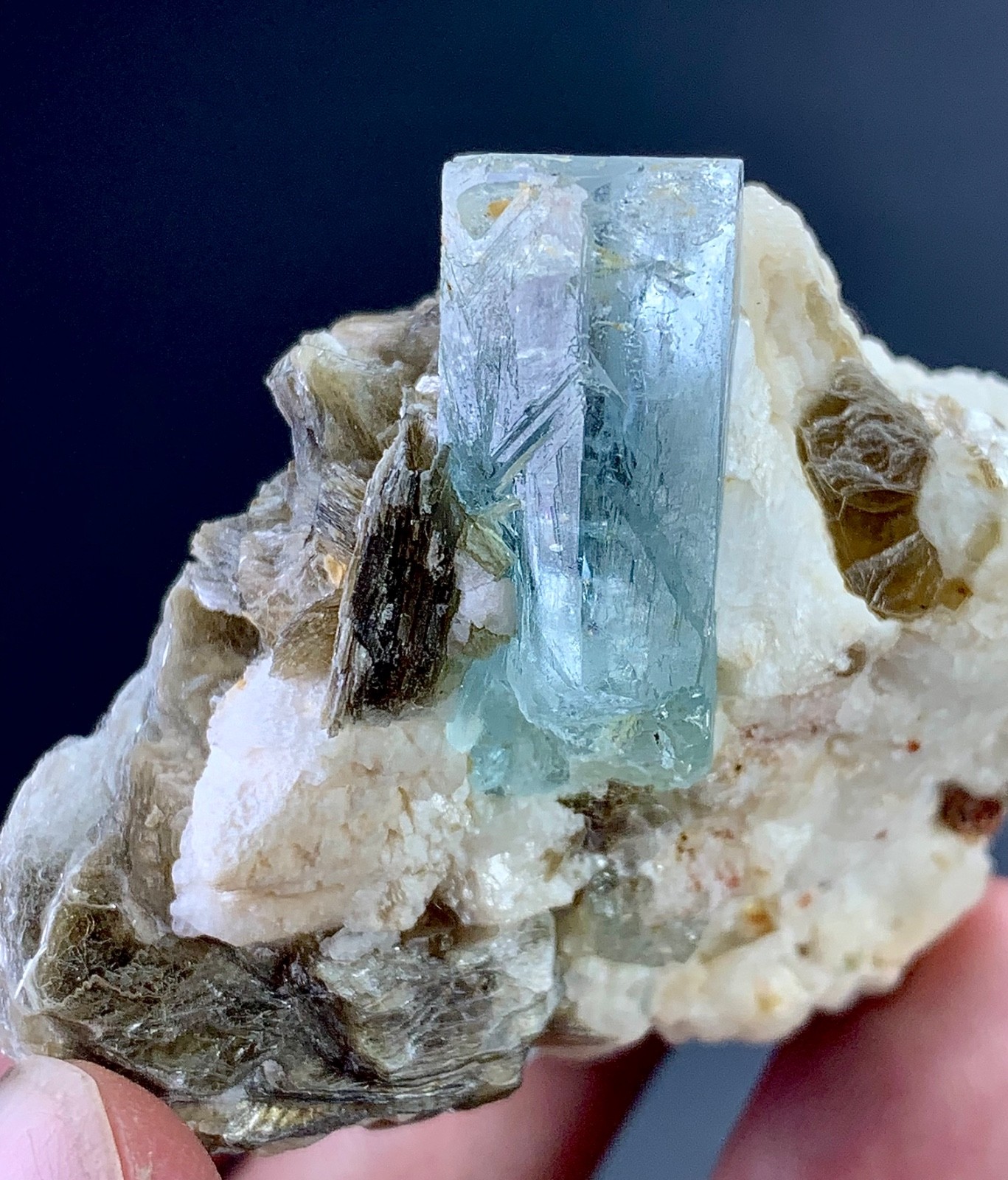 Aquamarine Crystal With Specimen From Pakistan  430 Carat