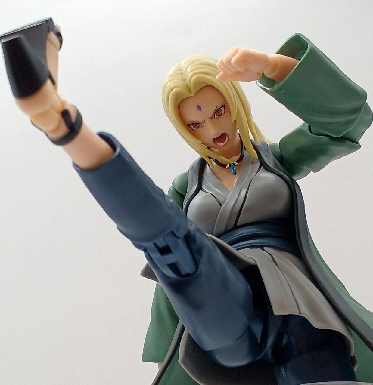 Naruto S.H.Figuarts Tsunade Legendary Medical Ninja Action Figure