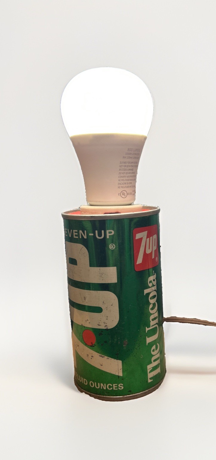 Vintage 7-Up Can Lamp With  Lightbulb  (The UnCola) WORKS