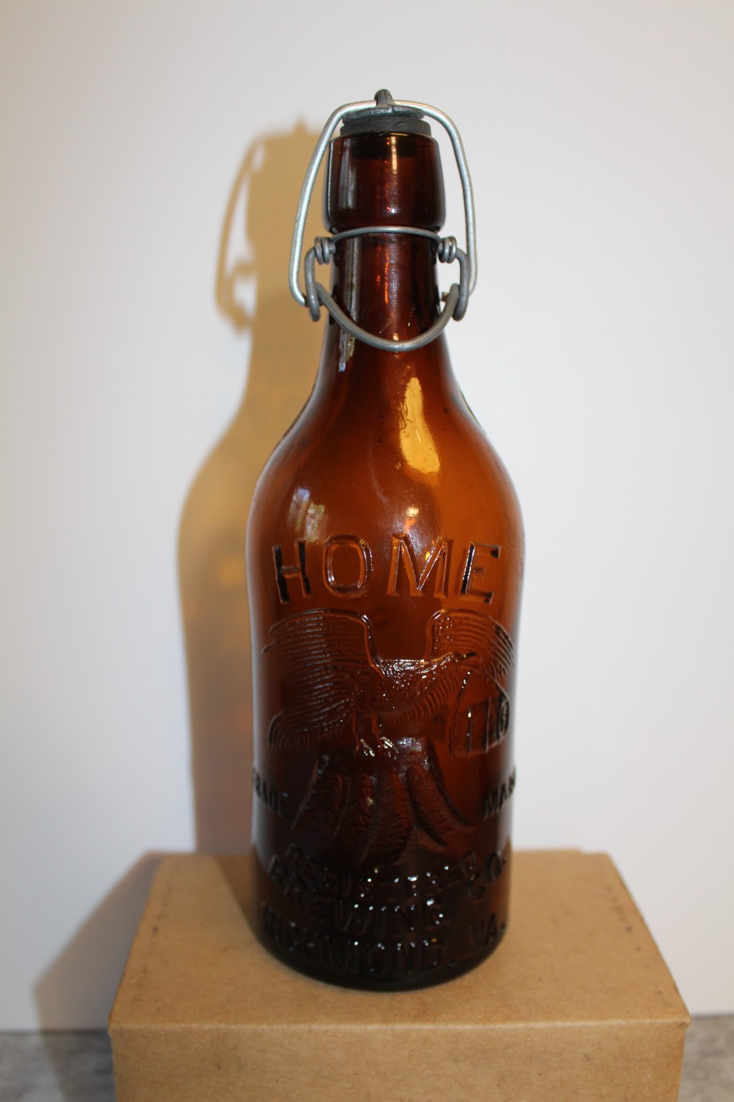 SCARCE AMBER HOME BREWING CO BLOB BEER BOTTLE RICHMOND VIRGINIA EAGLE PICTURE SCARCE AMBER HOME BREWING CO BLOB BEER BOTTLE RICHMOND VIRGINIA EAGLE PICTURE