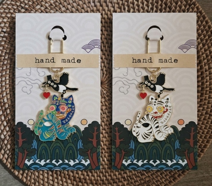 Korean Tiger Magpie Reflective Safety Keyring National Museum of Korea Folk Art