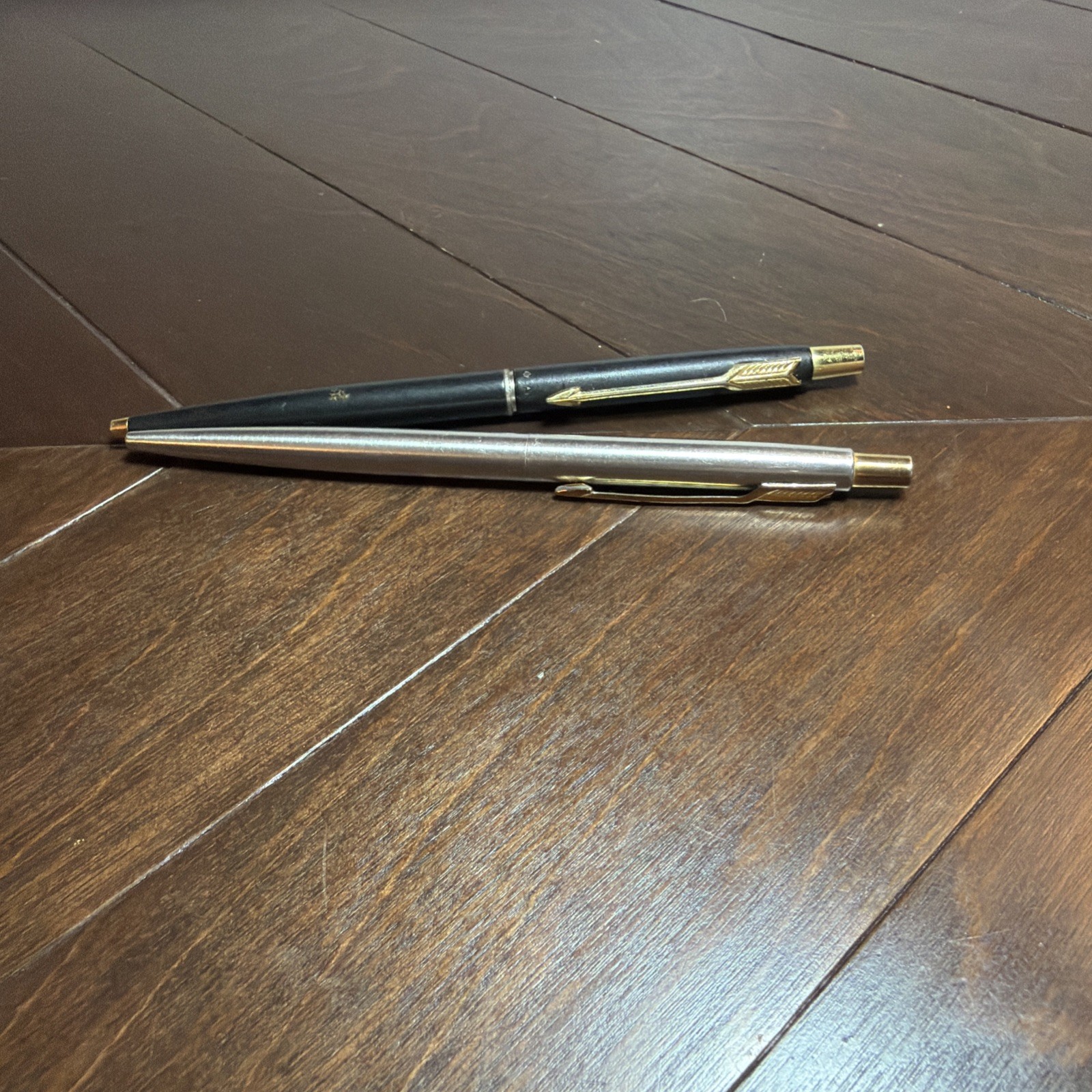 Pair Of Vintage Parker Classic ballpoint pens Pair Of Vintage Parker Classic ballpoint pens