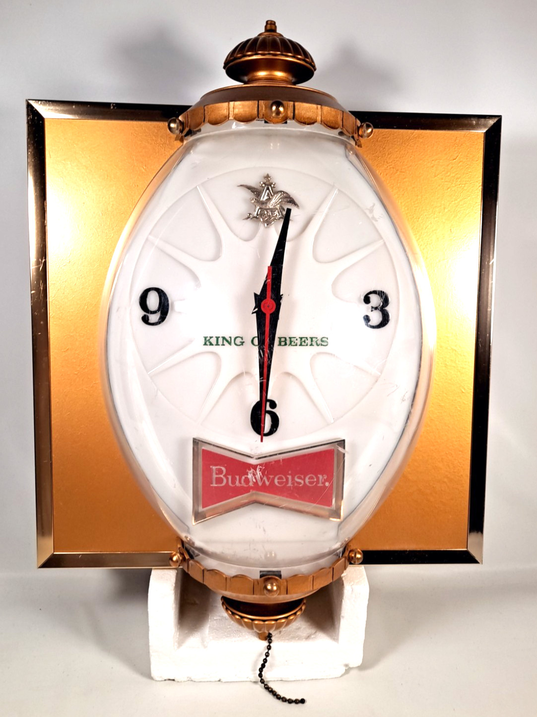 Vintage Budweiser Advertising Clock/Light. Vintage Budweiser Advertising Clock/Light.