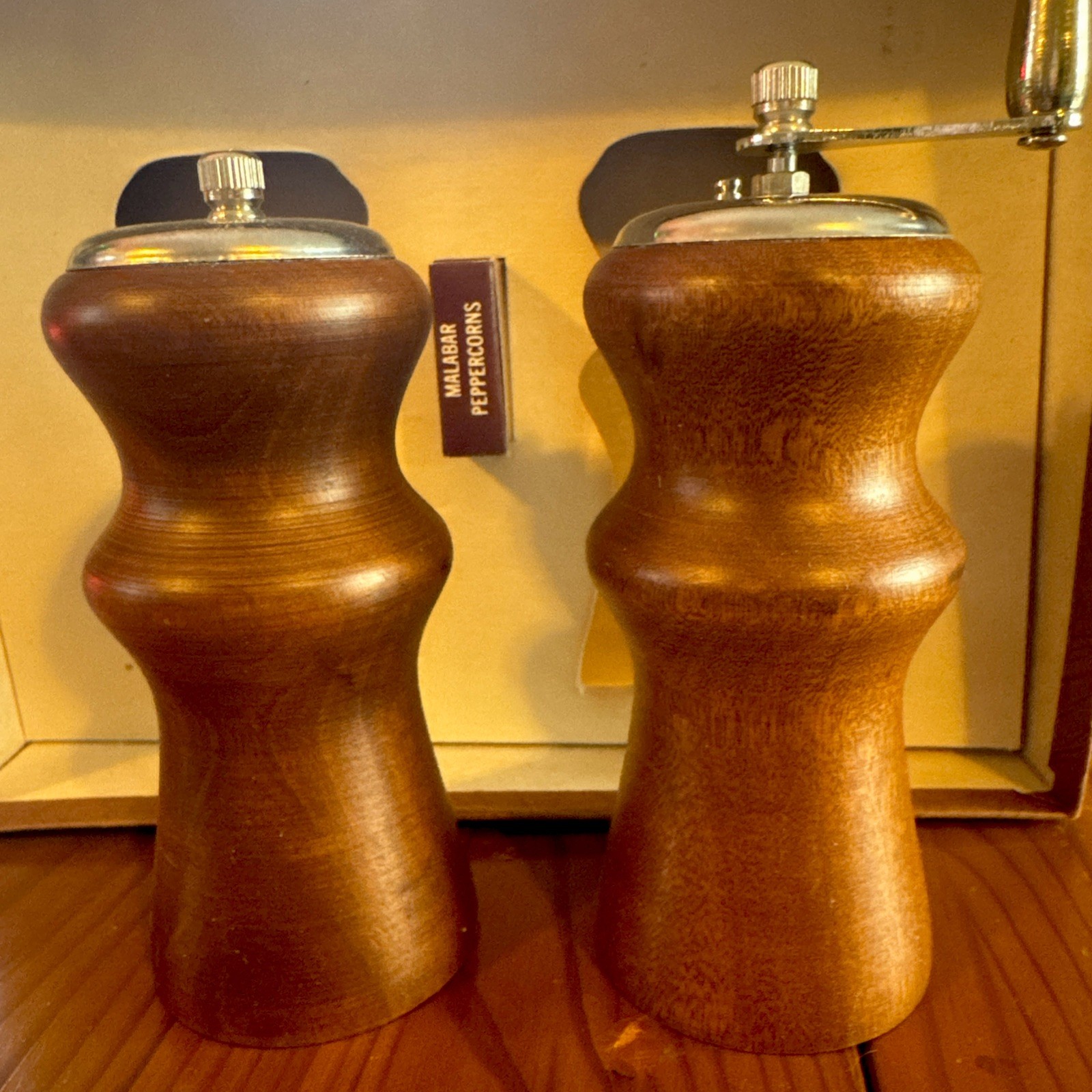 Vintage MCM CAPE CRAFT PINE PEPPER MILL AND MATCHING SALT SHAKER, ORIGINAL BOX