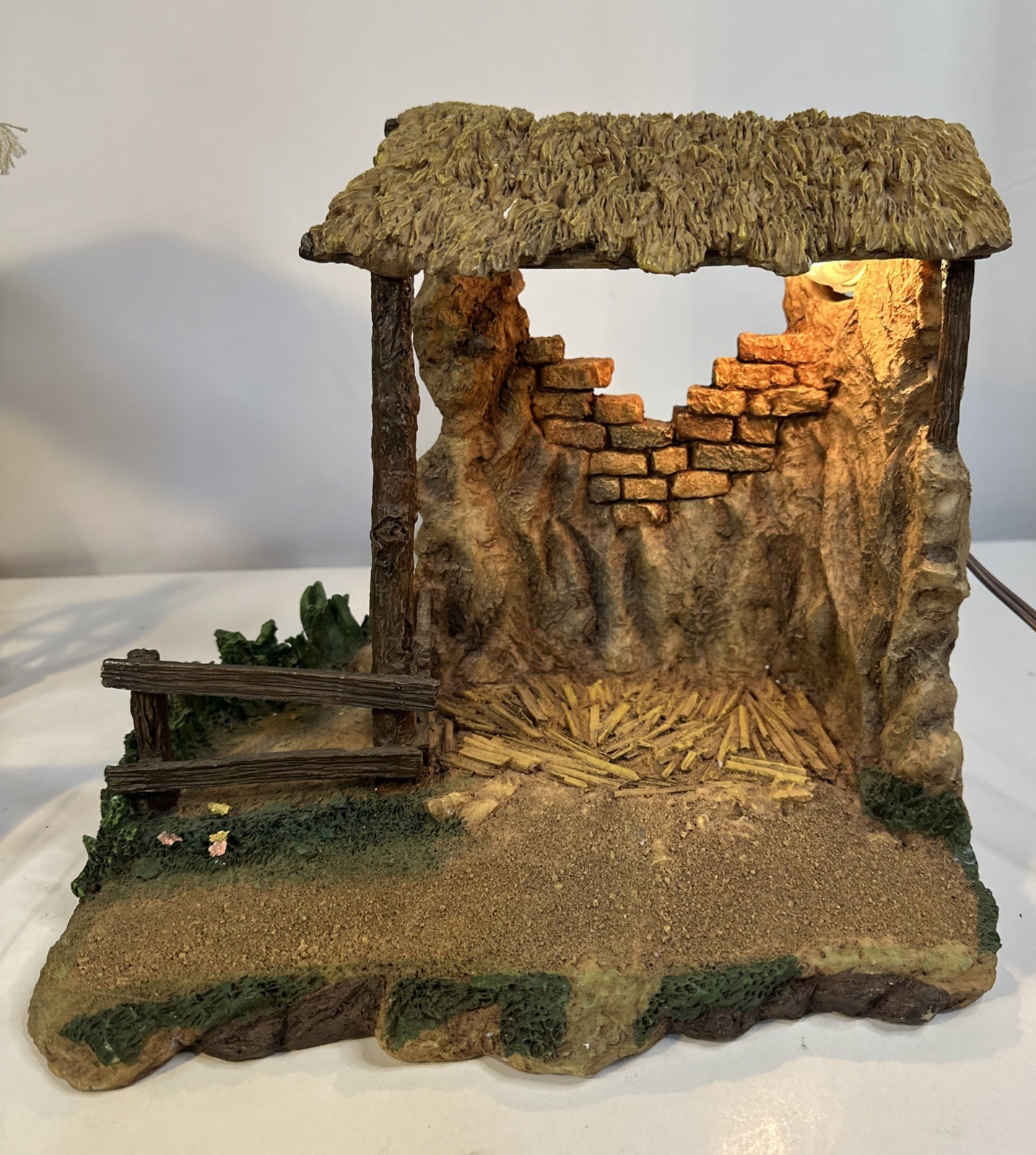 2001 The Fontanini 5” Heirloom Nativity Lighted Stable # 54503 No flaws 2001 The Fontanini 5” Heirloom Nativity Lighted Stable # 54503 No flaws