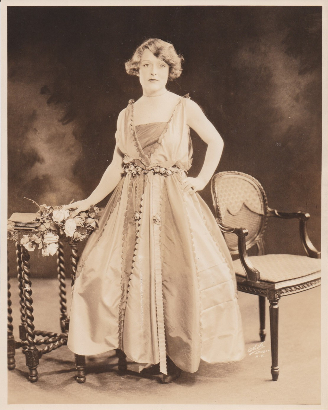 1922 Press Photo Actress Mary Anderson Models Dinner Gown in 