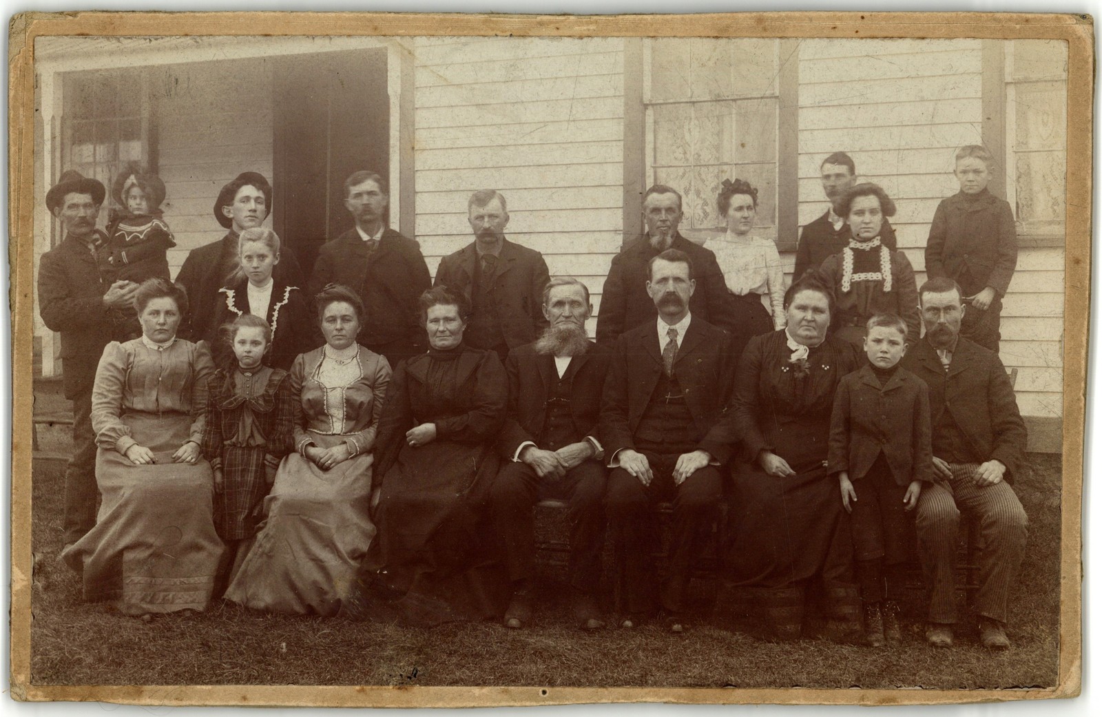 Cabinet Card Circa 1890s Holbrook & Hulverson Family Men Women Children Unmarked Cabinet Card Circa 1890s Holbrook & Hulverson Family Men Women Children Unmarked