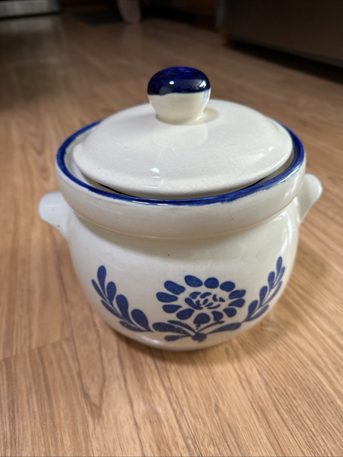 Vintage country Heritage soup terrene