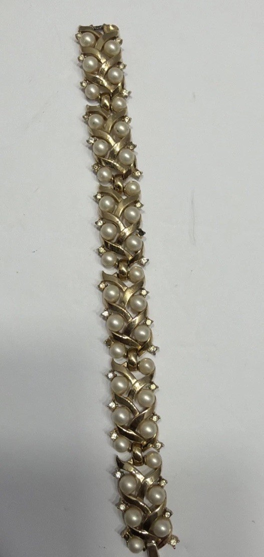 Trifari Vintage Crown Pearl & Rhinestone Bracelet Gold Tone 1950s-60s Trifari Vintage Crown Pearl & Rhinestone Bracelet Gold Tone 1950s-60s