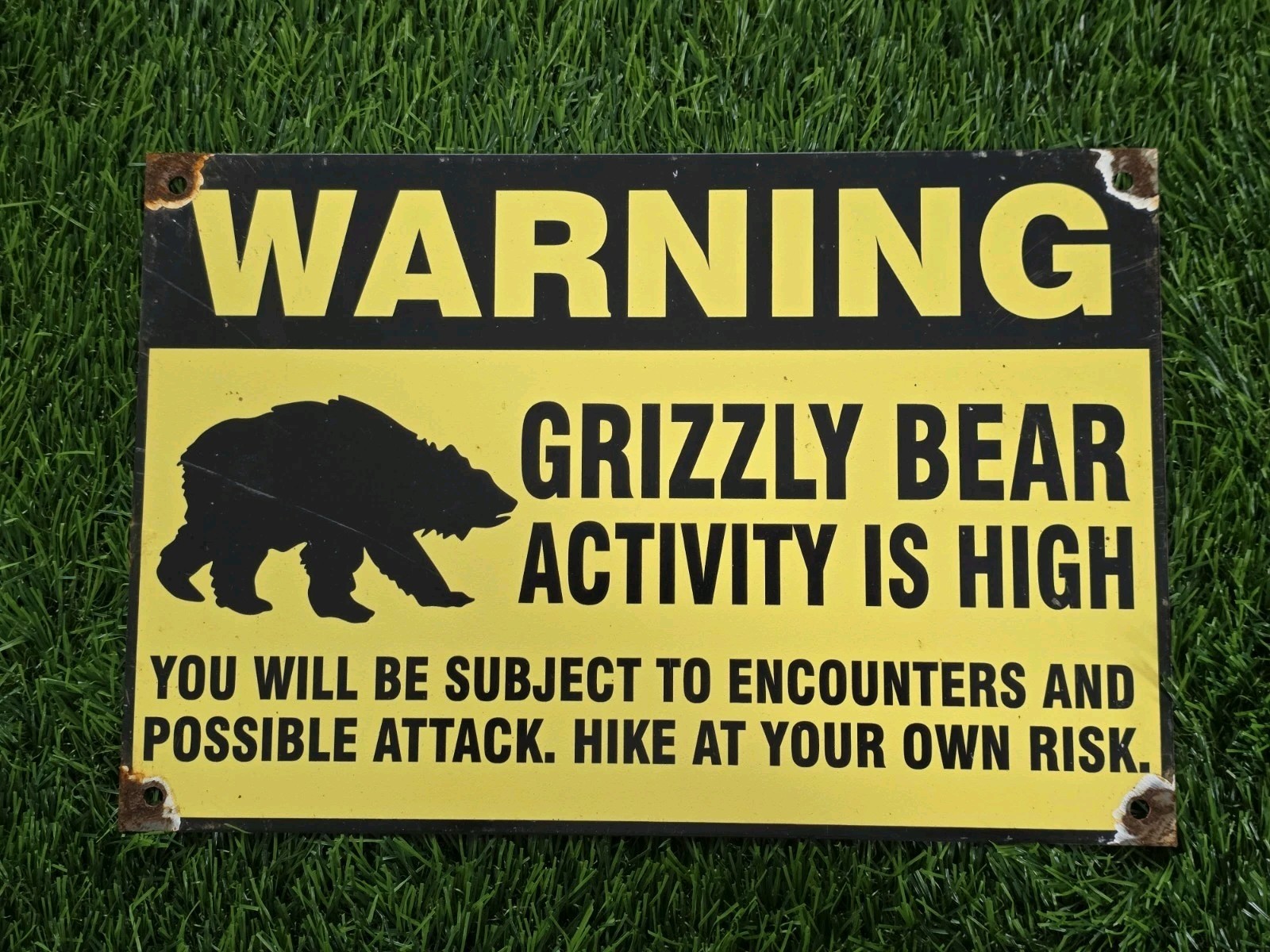VINTAGE 1960'S WARNING GRIZZLY BEAR PORCELAIN SIGN 12 VINTAGE 1960'S WARNING GRIZZLY BEAR PORCELAIN SIGN 12