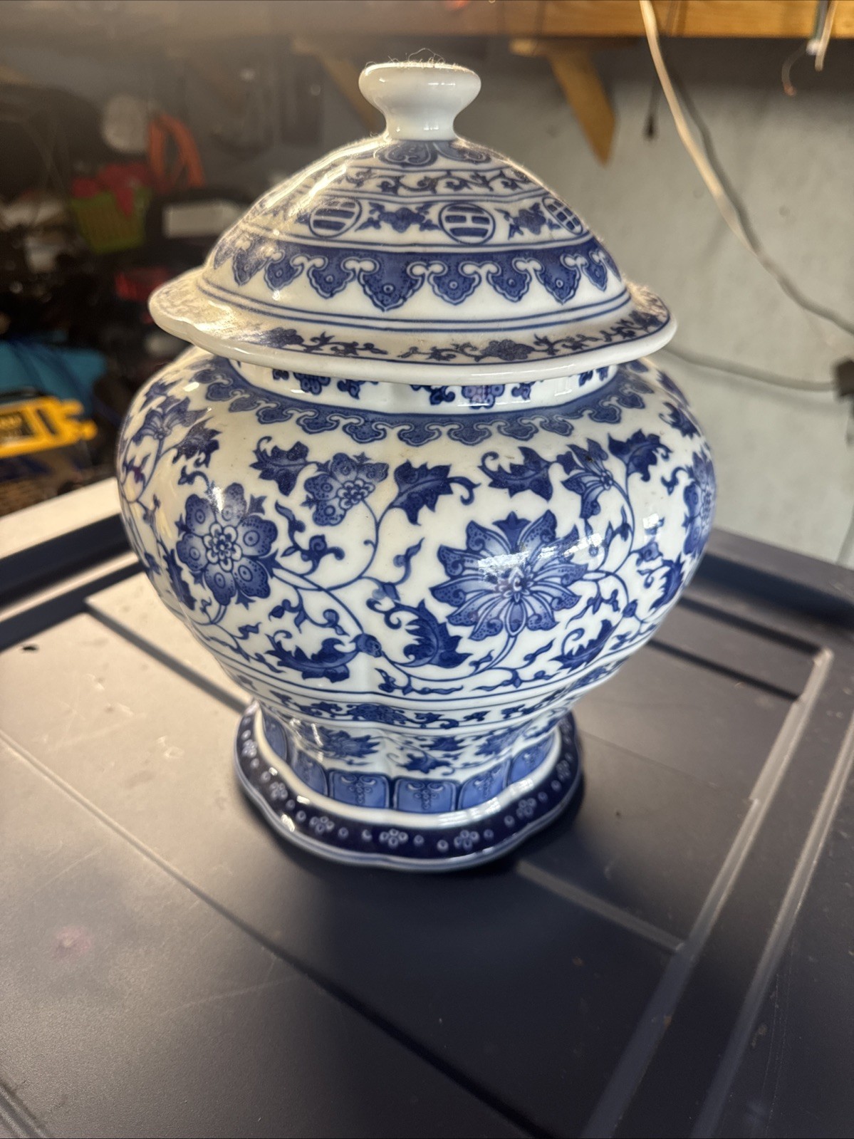 VTG  Bombay Company Blue & White Porcelain Decorative Ginger Jar W/Lid 12” Tall