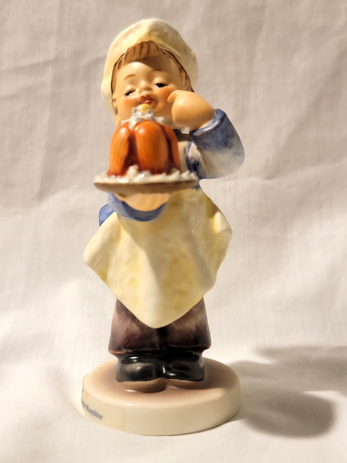 Goebel M.I. Hummel 128 “Baker” – TMK-6 Great gift for baker