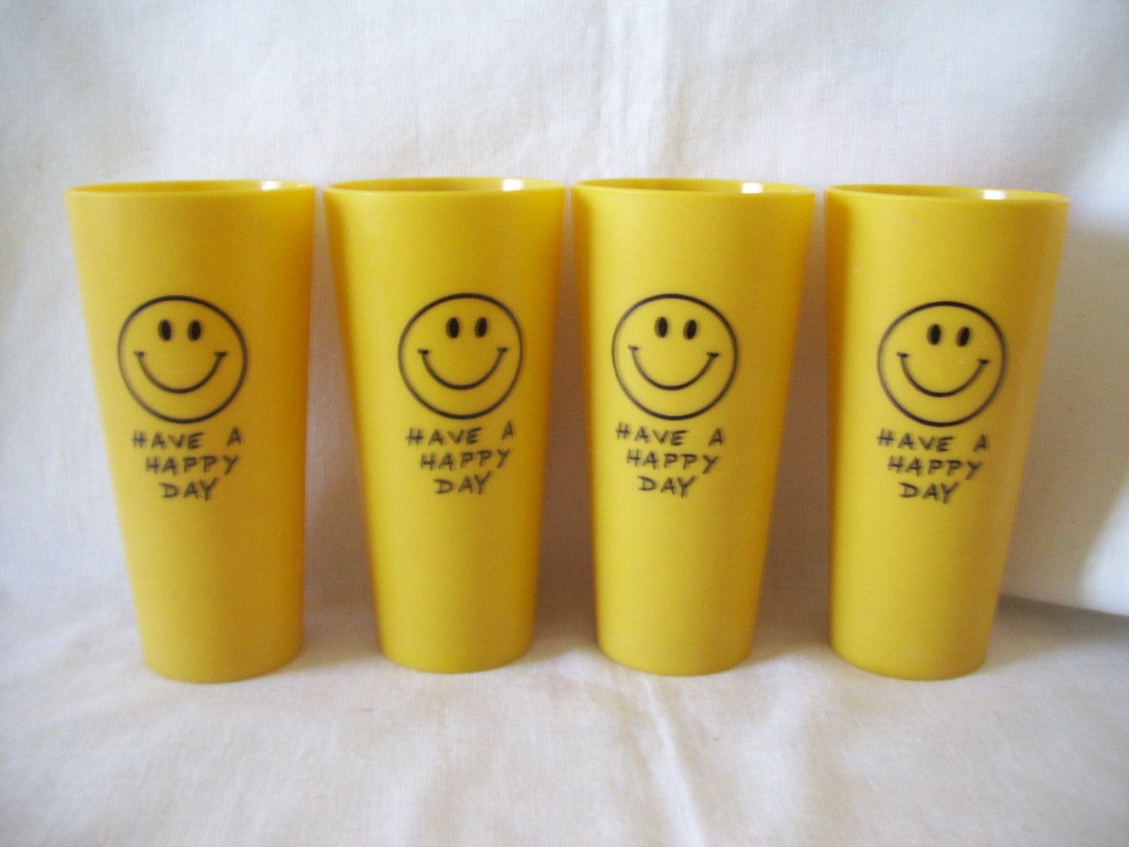 4 Vintage Plastic Smiley Face Have A Happy Day 12 oz Cups Tumblers Circa 1970