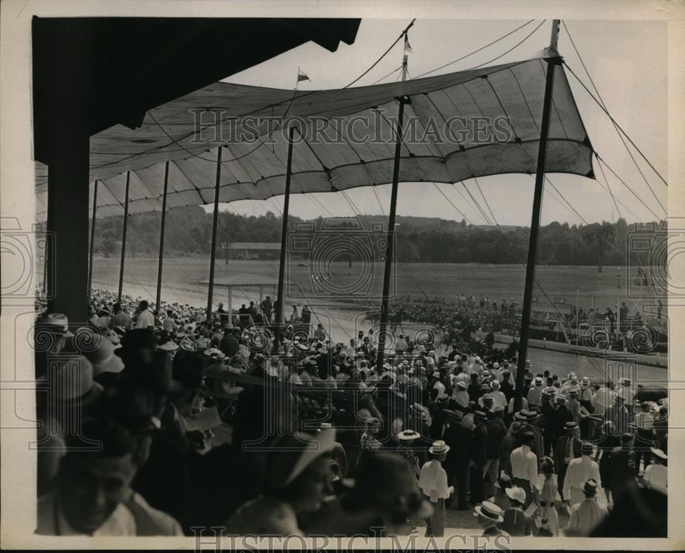 1938 Press Photo Good Time racetrack in Goshen NY start of the races - net17287 1938 Press Photo Good Time racetrack in Goshen NY start of the races - net17287