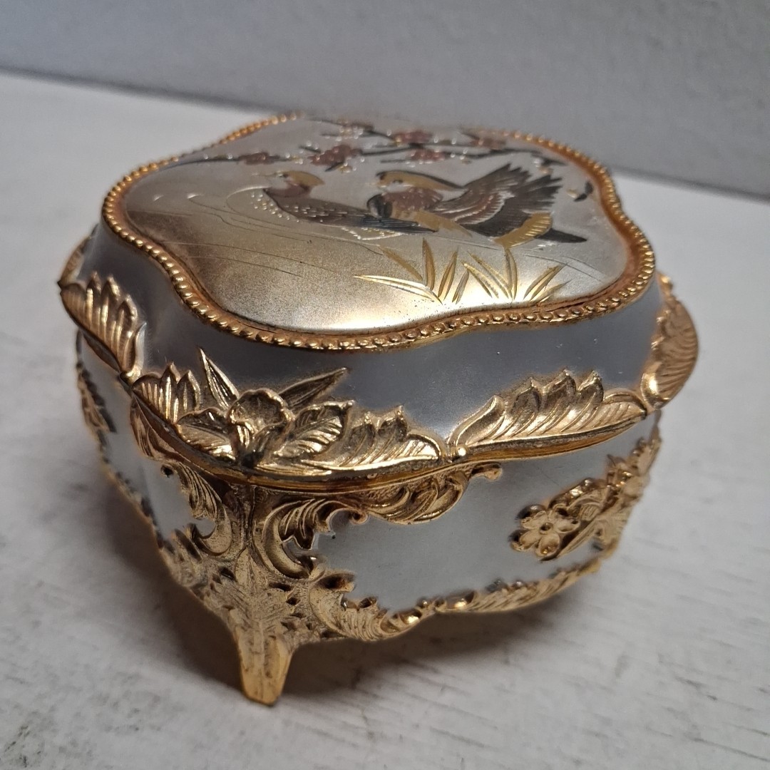 Vtg Sankyo Music Box Play Chariots Of Fire  Japan Works Duck Gold Christmas 1987