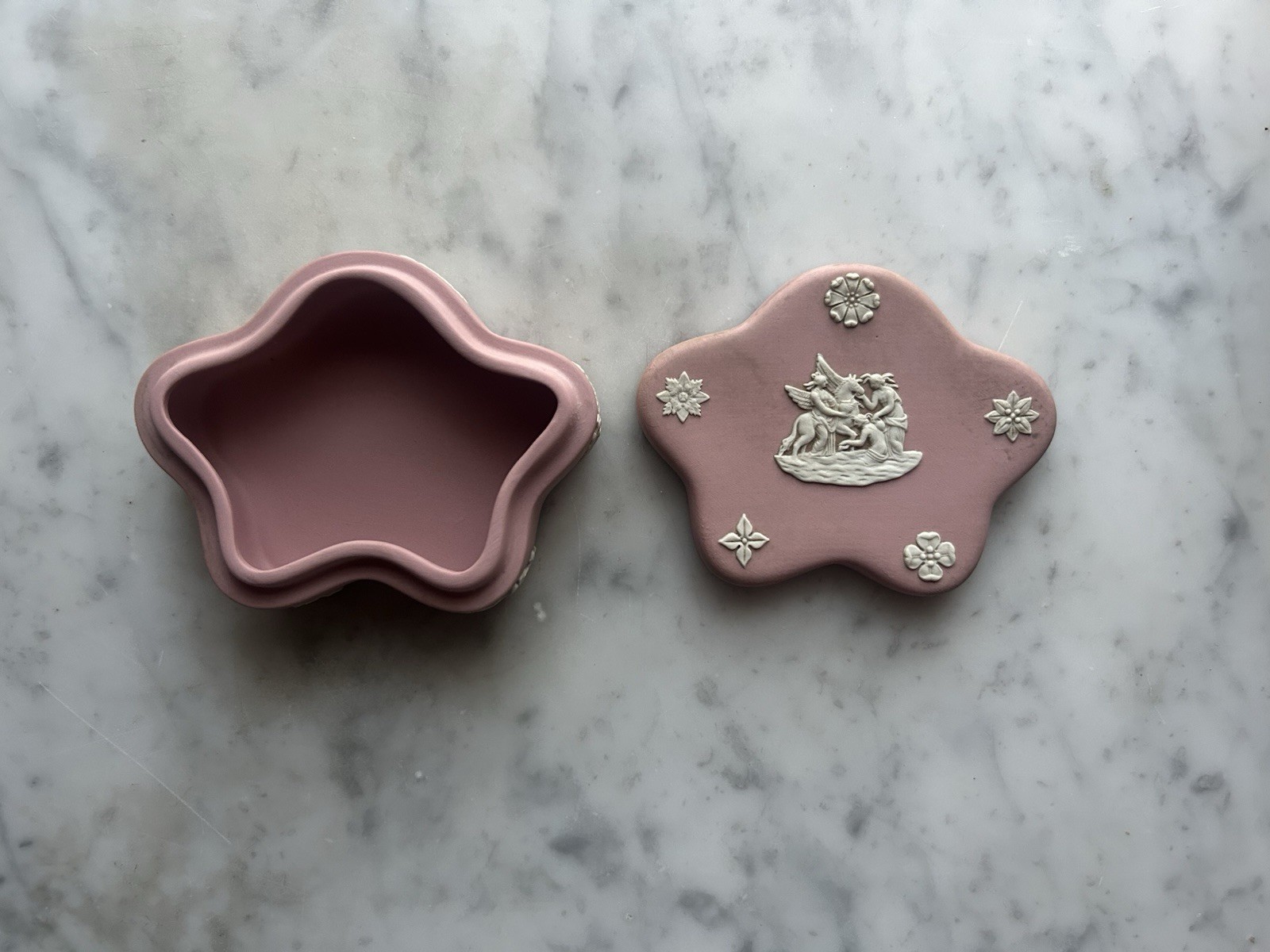Wedgwood Jasperware Pink Star Shaped Pegasus Trinket Box With Lid England EUC