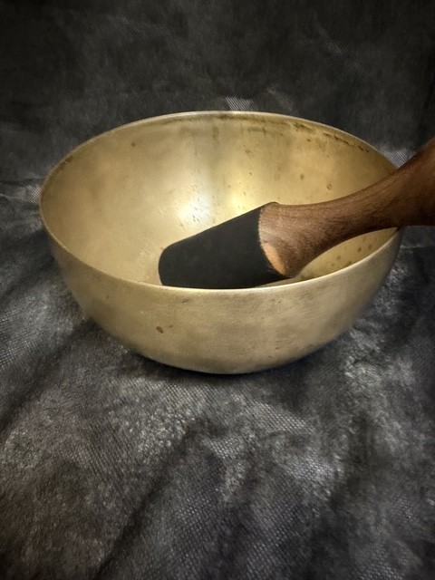 Very Deep sound Antique Healing Yoga Singing Bowl ID#A1