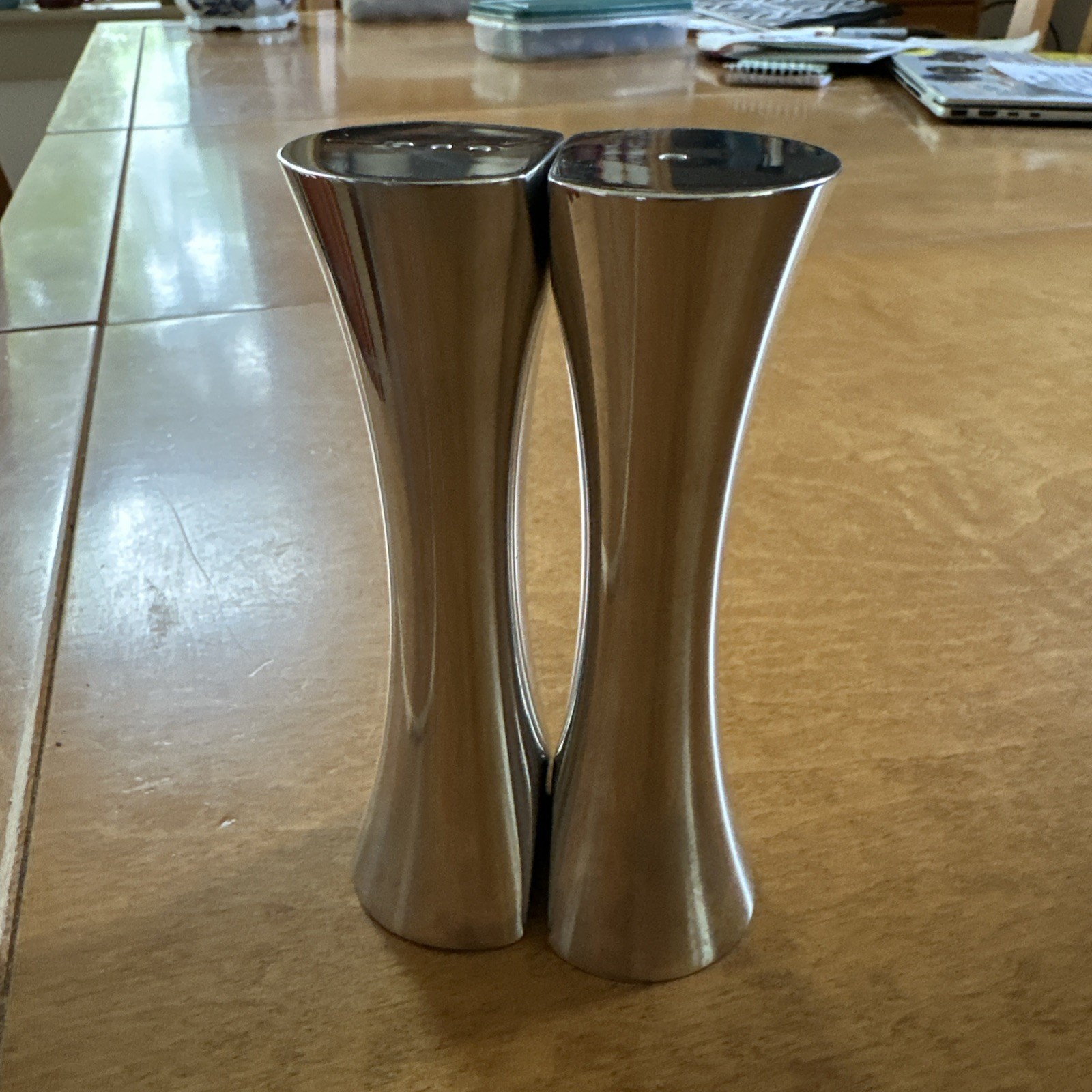 Vintage NAMBE STUDIO Kissing Salt and Pepper Shakers 6086 Karim Rashid (RF734) Vintage NAMBE STUDIO Kissing Salt and Pepper Shakers 6086 Karim Rashid (RF734)