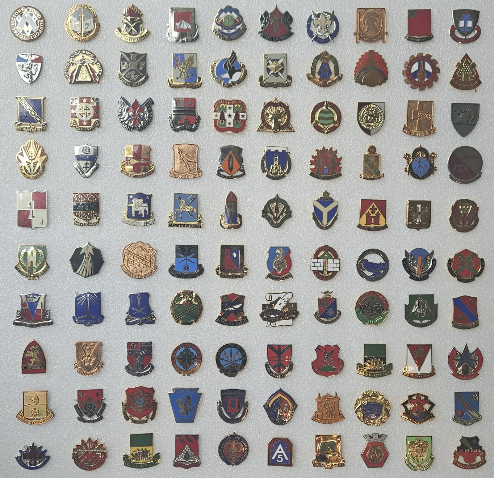 100 Vintage US Army Military Pins Badges Medal DUI Lot Distinguished Unit  Lot 3