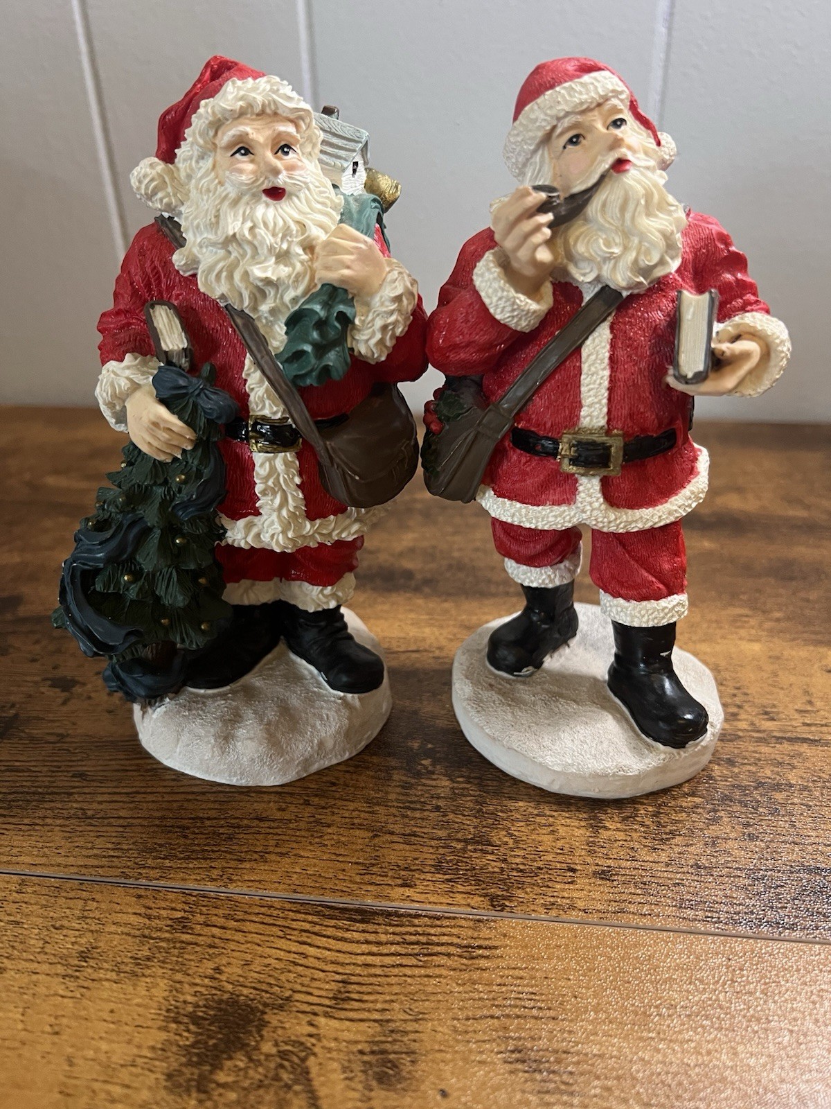 2 Santa Figurines, 6 2 Santa Figurines, 6