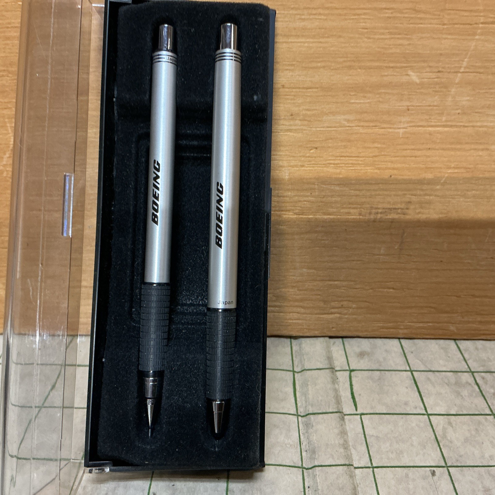Boeing Aircraft Company Pen Set Silver / Carbon Fiber Style  With Gripper Rare