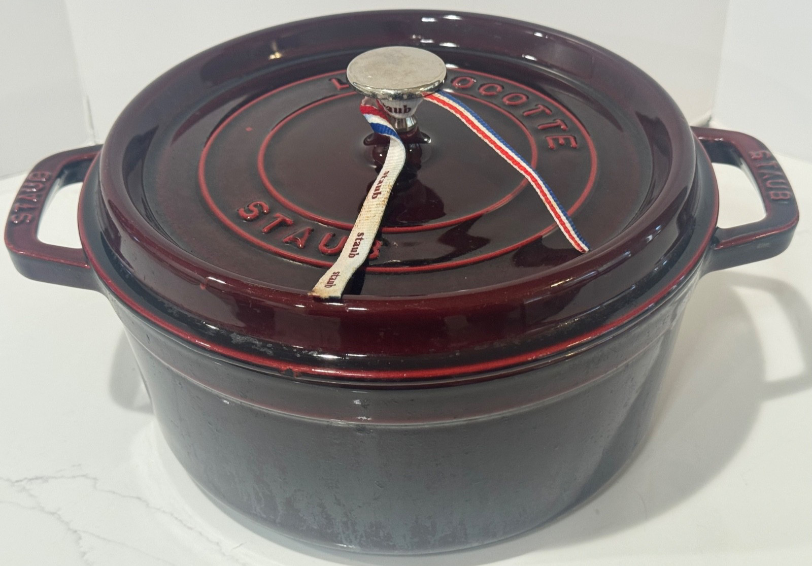 STAUB CAST IRON LA COCOTTEE GRENADINE PLUM DUTCH OVEN #24 9 3/8\ STAUB CAST IRON LA COCOTTEE GRENADINE PLUM DUTCH OVEN #24 9 3/8\