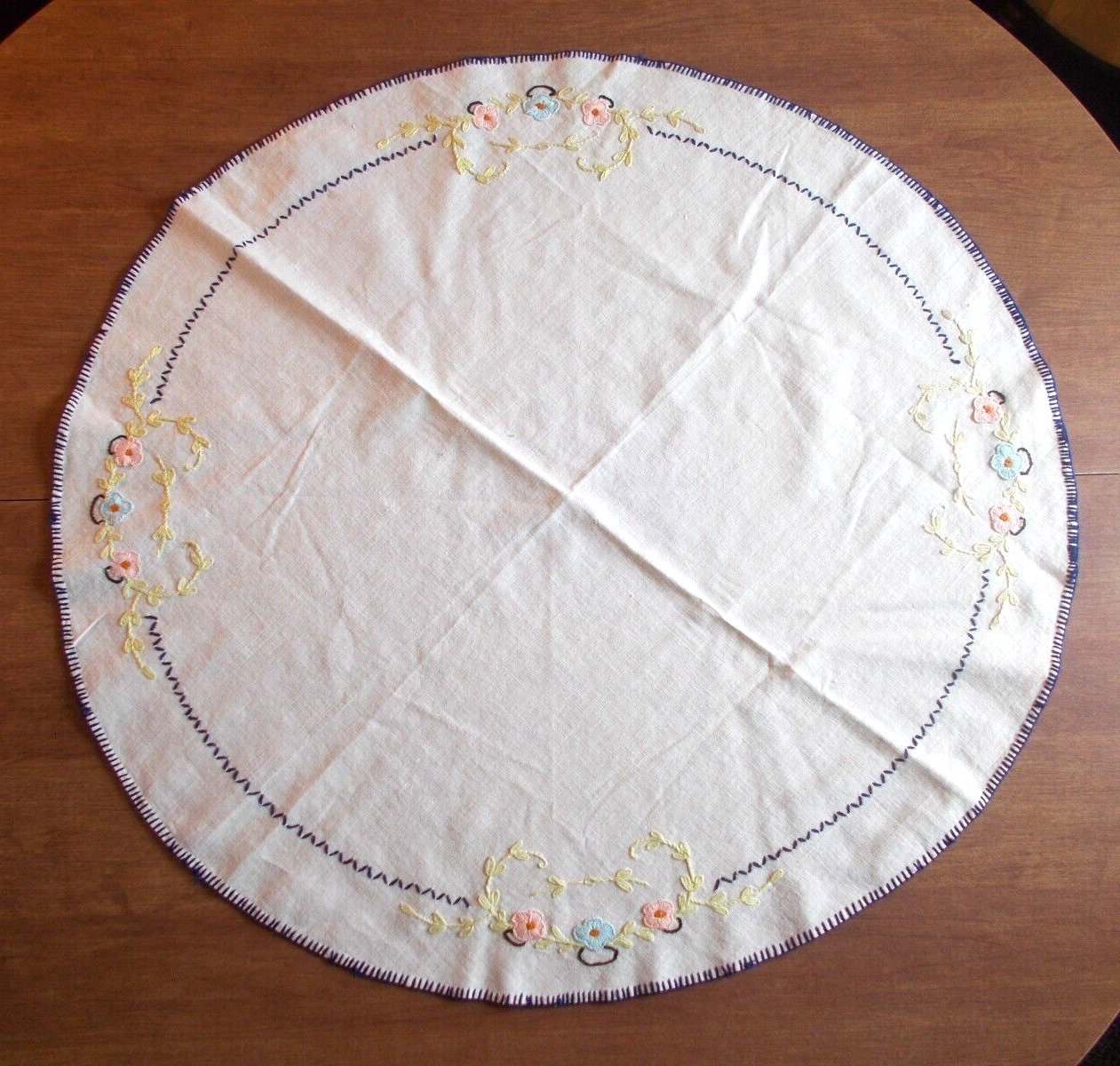 Vintage Embroidery SMALL ROUND TABLECLOTH Floral 32.5\