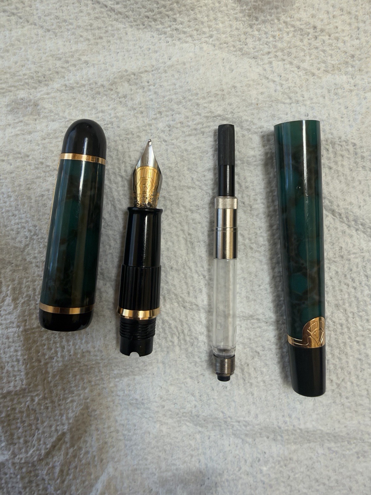 Vintage Waterman Phileas Green Fountain Pen w/ Threaded Waterman Converter Vintage Waterman Phileas Green Fountain Pen w/ Threaded Waterman Converter