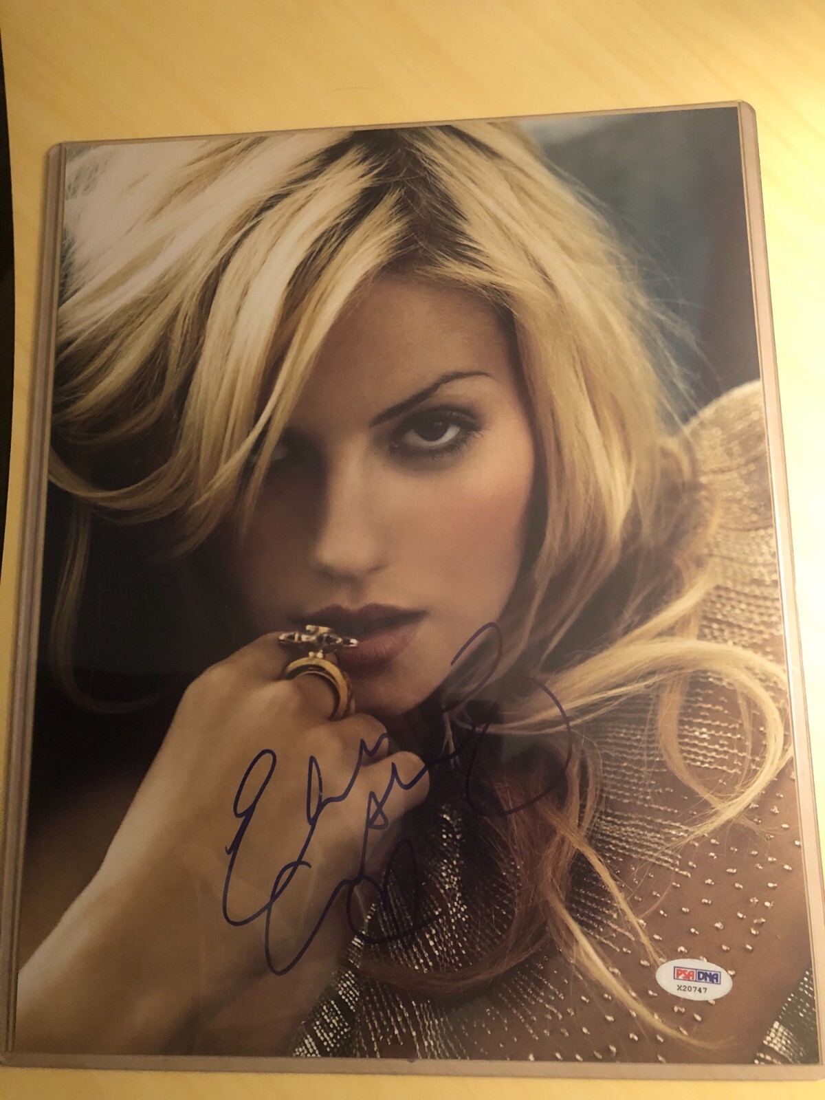 Elisha Cuthbert signed PSA DNA The Girl Next Door signed Elisha Cuthbert signed PSA DNA The Girl Next Door signed